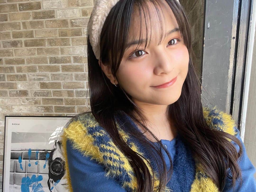 有坂小花のインスタグラム：「ニコラ11月号プチプラ秋小物GETだぜ〜！！のオフショ！  もこもこのファーのカチューシャがかわいい〜🤎 今年はファーのアイテムがトレンドなんだって！♪  ニコラ11月号たくさん読んでトレンドリサーチしようね♡♡  #有坂心花 #ニコラ #nicola #ニコラ11月号発売中 #ニコモ #オフショット」