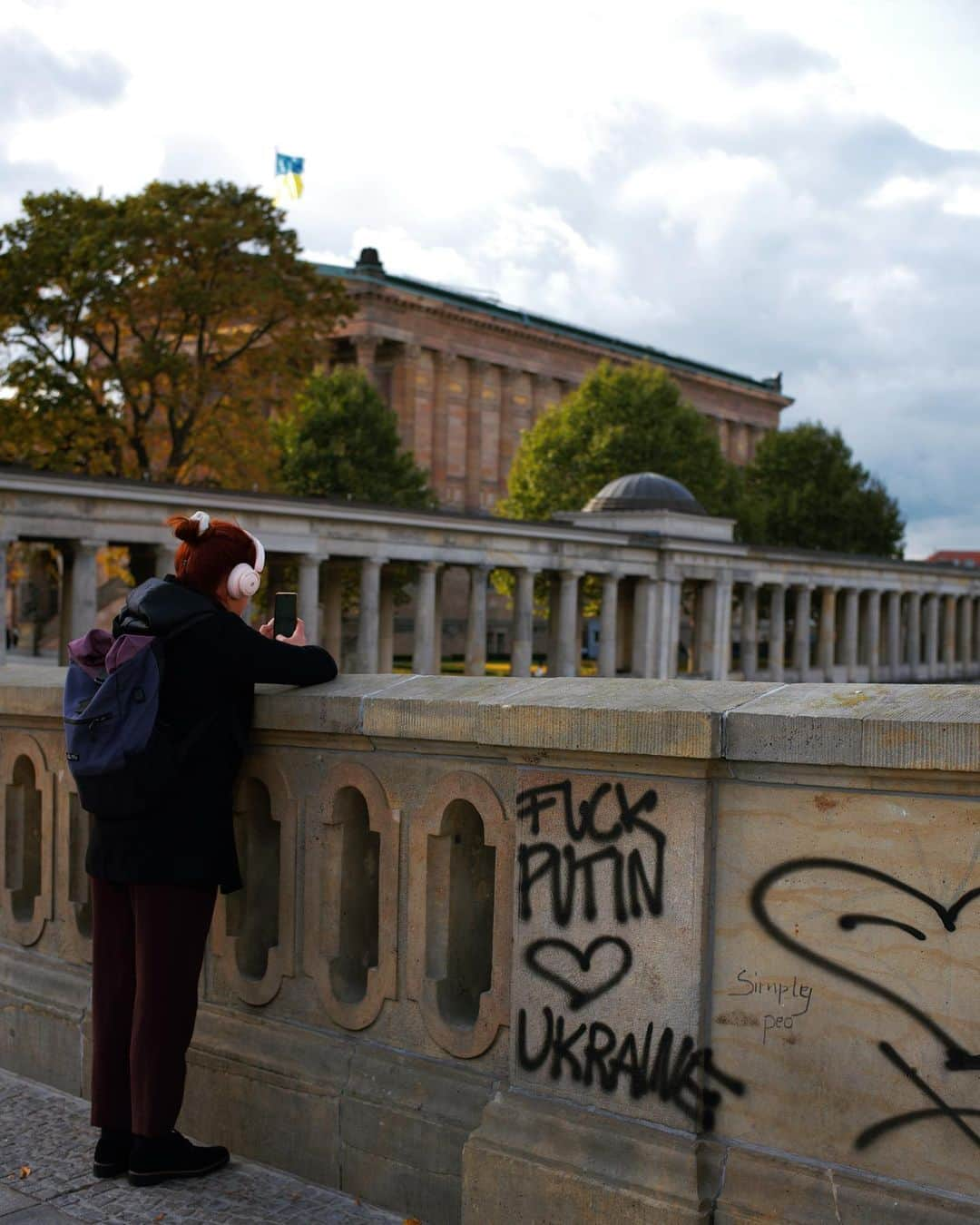 塩浦慎理のインスタグラム：「🇺🇦 #berlin #leicam10」