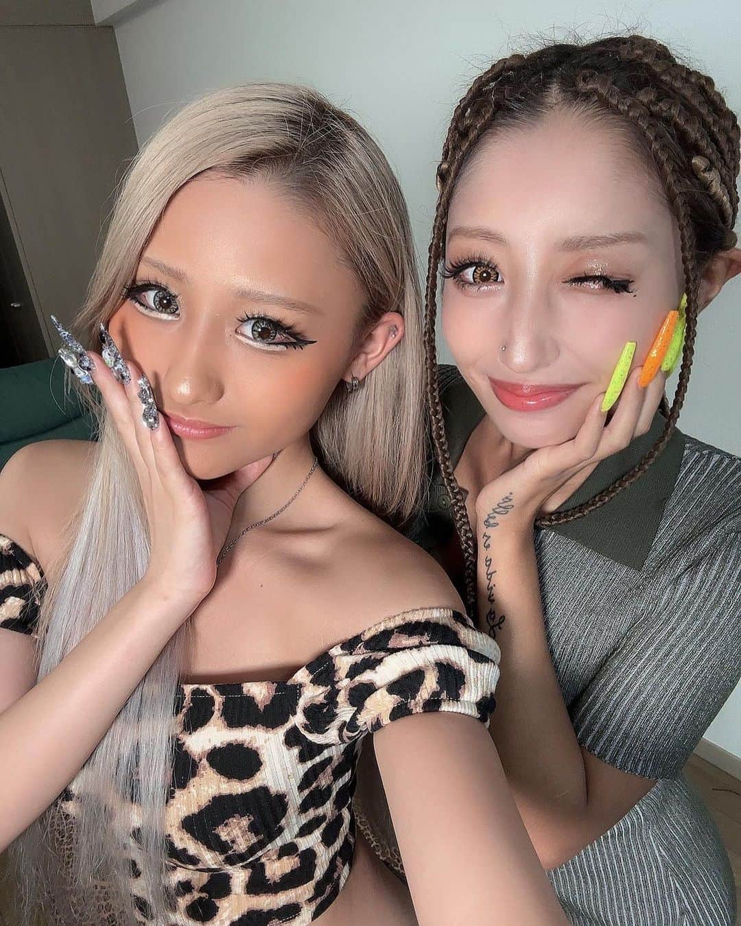 egg公式さんのインスタグラム写真 - (egg公式Instagram)「🌈today's egg snap💖  あいみん×ももあ♡“ ” 白ギャル黒ギャルの交換メイク🩷  かわいすぎる2人はYouTubeチェックしてネ♡  🩷🩵  egg秋号！！ 10/31発売です♡♡  #egg #ギャル #ギャルしか勝たん #ギャルが1番可愛い #GAL #gyaru #swimwear #白ギャル #黒ギャル #ギャルママ #うさギャル #ぎゃう活」10月10日 17時42分 - new_eggofficial