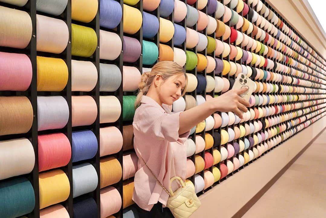 YuhKawasakiさんのインスタグラム写真 - (YuhKawasakiInstagram)「📍Towel museum めちゃくちゃかわいい空間❤️🩷💜💙 ： ： ： ： ： ： #愛媛県#今治#タオル美術館#今治タオル #愛媛旅#愛媛旅行#愛媛観光#四国#四国旅行#四国観光#imabaritowel #imabari#ehimeprefecture #ehimejapan #トランカー#壁映え#愛媛グルメ#愛媛ホテル#towelmuseum #今治市 #朝倉上甲 #国内旅行#愛媛産には愛がある #カラフルな世界 #四国フォトスポット #japantravel #japantrip #ehimephoto #旅スタグラム #観光スポット」10月10日 17時53分 - yuhkawasaki