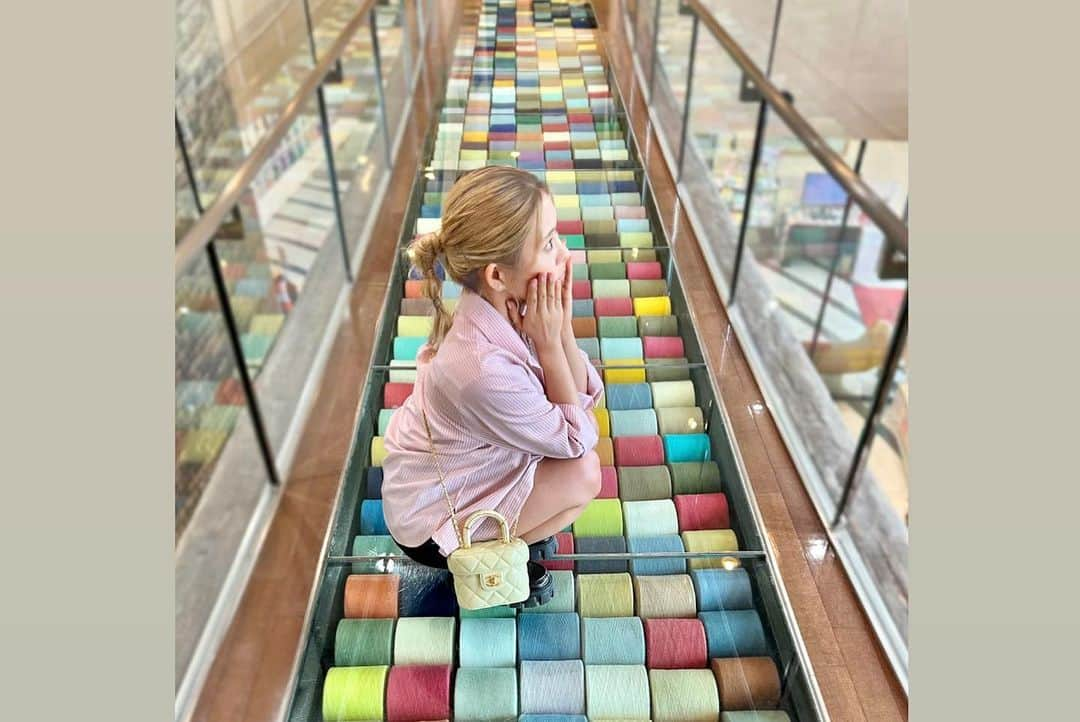 YuhKawasakiさんのインスタグラム写真 - (YuhKawasakiInstagram)「📍Towel museum めちゃくちゃかわいい空間❤️🩷💜💙 ： ： ： ： ： ： #愛媛県#今治#タオル美術館#今治タオル #愛媛旅#愛媛旅行#愛媛観光#四国#四国旅行#四国観光#imabaritowel #imabari#ehimeprefecture #ehimejapan #トランカー#壁映え#愛媛グルメ#愛媛ホテル#towelmuseum #今治市 #朝倉上甲 #国内旅行#愛媛産には愛がある #カラフルな世界 #四国フォトスポット #japantravel #japantrip #ehimephoto #旅スタグラム #観光スポット」10月10日 17時53分 - yuhkawasaki