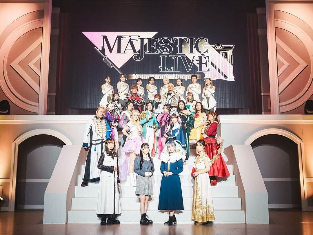 浅場佳苗さんのインスタグラム写真 - (浅場佳苗Instagram)「"MAJESTIC LIVE -Door of Hope-" DAY2ありがとうございました！🫶💜  「守られる姫じゃなくて、守る姫騎士になりたい。」 そんなルイゼットというキャラクターは、 わたしが小さなころ夢見た"憧れ"そのもので。  音楽活動を通して彼女と出会えて、 たくさんの方に支えられて、 シンガーとしてステージに立たせてもらうことで、 夢を叶えてもらった気持ちです。💐  🎀Floraison 🎀Fontaine de justice 🎀Resonance w/ @0o0re0o  👑Pledge of Gold   歌わせていただいたのは上記の曲たち！ 今回は狂気の曲が中心でした🌹🌹🌹  ゲームは終了してしまったけれど、 コンテンツは続いていくということで、 これからも彼女とともに冒険できること、 すっごくすっごくうれしいです.. ！🥲✨  改めて、、 ユアマジェスティへの大きな愛に溢れる、 スタッフのみなさま、共演者のみなさま、 そして、小役人さんたち、 今回も素敵な時間をありがとうございました！🎀  👗素敵なお衣装👗 らんさん @ran_itoh.airamonea  のあちゃん @no__o.a  🕺振付 / ステージング💃 いつもありがとうゆうきくん @yuuki_ganmi  アシスタントじゅりちゃん @juri_rintan1114  ⚔️総合演出🛡️ いまじんさん @imagine_umb  #ユアマジェ #ユアマジェライブ #ルイゼット #幕張メッセ #tokyo #japan #dancemusic #dancepop #edm #singer #songwriter #シンガーソングライター #フレキシタリアン #動物愛護 #サスティナブル #エコ #地球にやさしいミュージシャン #愛犬家 #浅場佳苗 #kanaeasaba」10月10日 17時54分 - kanae_asaba