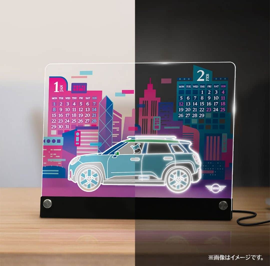 MINI Japanのインスタグラム：「＼応募締切迫る！／  MINI DAY-NIGHT SHIFT CALENDAR 2024   2024名に当たるMINIオリジナル・カレンダーには、もう応募しましたか？   昼夜で顔つきが変わる"MINI DAY-NIGHT SHIFT"カレンダーは、昼と夜の街の表情の違いを通して、見たことのない景色や人々との出会いと、新たなじぶんへの出会いを表現しています🌇🌃    2024年も、MINIとスパイクと一緒に最高の旅に出掛けよう。    応募期間：10月15日(日)まで    MINI CALENDAR 2024の応募はプロフィールのリンクから▲    #MINIJapan」