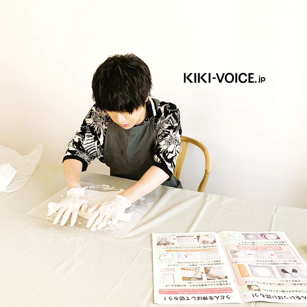 VOICE Newtypeさんのインスタグラム写真 - (VOICE NewtypeInstagram)「・ 「ボイスニュータイプ」のWEBサイト[KIKI]で連載中「#千葉翔也のバッチリしようや」 本日はスタッフが撮影したReading.85のオフショットを公開📸  .  第85回は読者の皆さんからいただくリクエスト数No.１の ＃お料理 企画。 今回は、#手打ちうどん づくりに挑戦です！  .  プロフィールのURLからKIKIにアクセス▶＠voice_newtype  連載記事は「Journal 連載」のバナーからチェックできます🥰  ▼記事URL https://kiki-voice.jp/journal/1710  .  #千葉翔也 #バッチリしようや #声優  #ボイスニュータイプ #voicenewtype #KIKIVOICEJP #うどん」10月10日 18時00分 - voice_newtype