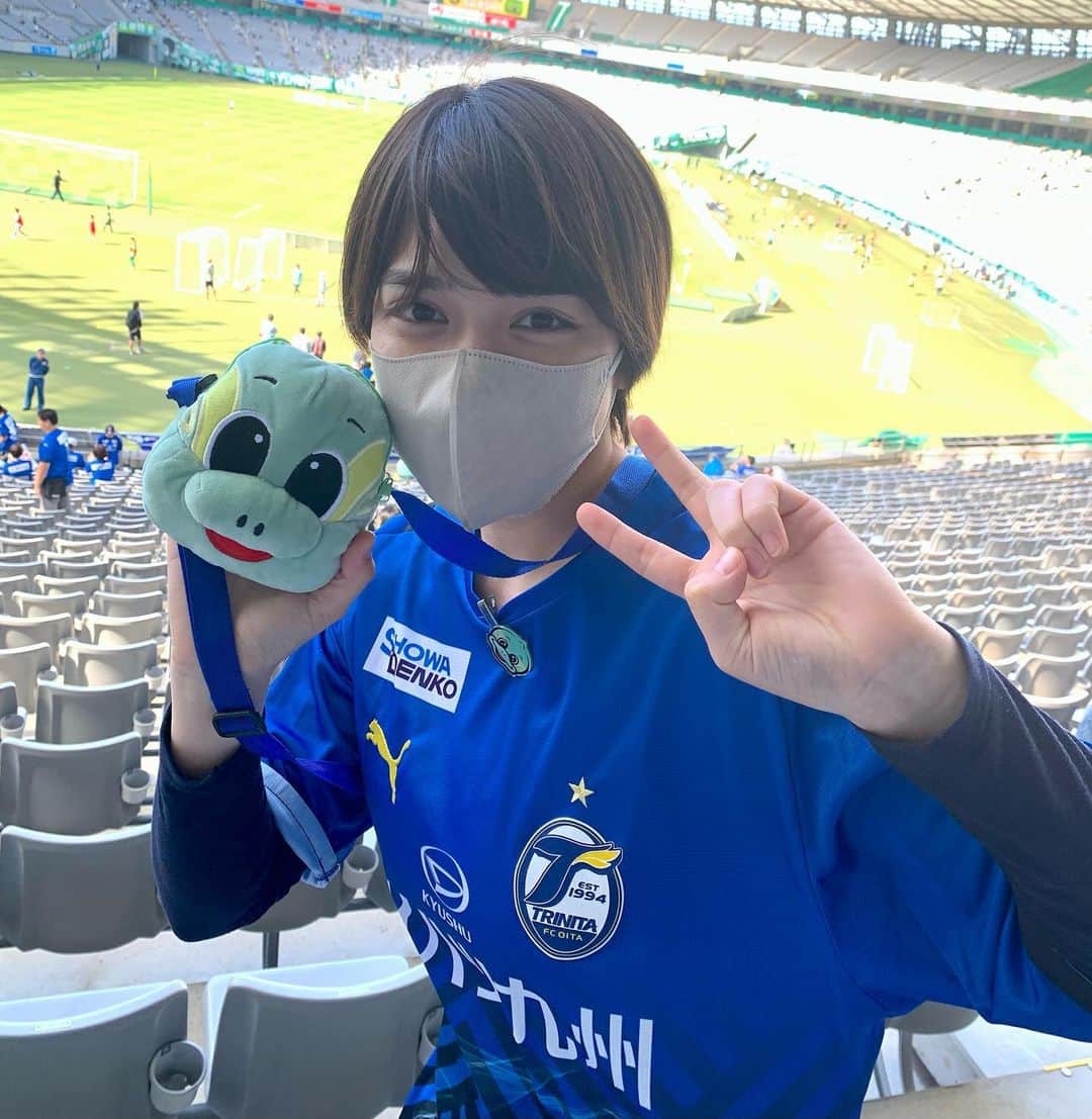 木下愛華さんのインスタグラム写真 - (木下愛華Instagram)「. 先日は、大分トリニータファンの家族に連れて行って貰い 一緒にサッカー観戦を！  熱い声を届け続ける団体の中でスポーツをみるのは、今までと全然違う心地で面白かったです。 今年も色んなスポーツを見に行きたいなあ〜🏉⚾️⚽️🚴🐎」10月10日 18時12分 - kinoshita.desu0099
