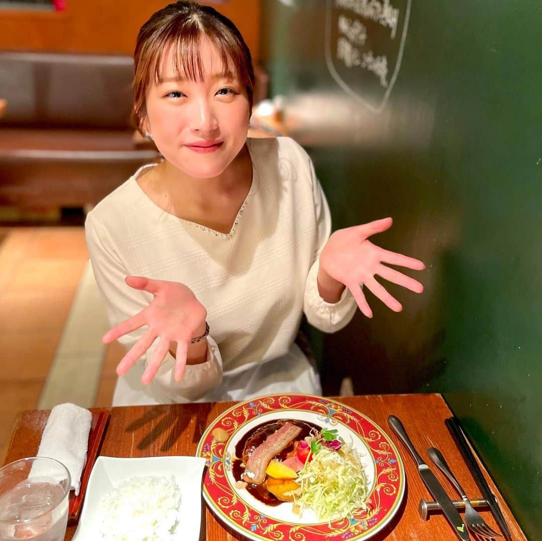 世永聖奈さんのインスタグラム写真 - (世永聖奈Instagram)「🍴 ⁡ ⁡ 可愛い後輩と ハンバーーーーーグ！！ ⁡ ⁡ 素直でまっすぐなみーちゃんに癒されました ⁡ ⁡ ずっとこのままでいてほしい♡ ⁡ ⁡ #世永ハンバーグラボ  #濃厚デミ #チーズイン #札幌 #大通  #趣味 #山登り #後輩 #堀内美里 @hbc_misato_horiuchi ⁡」10月10日 18時19分 - hbc_yonagasena