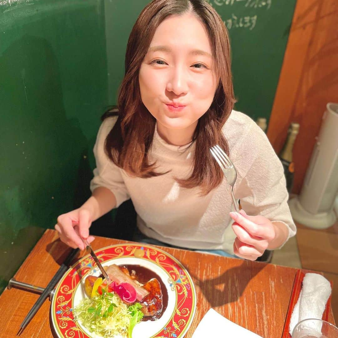 世永聖奈さんのインスタグラム写真 - (世永聖奈Instagram)「🍴 ⁡ ⁡ 可愛い後輩と ハンバーーーーーグ！！ ⁡ ⁡ 素直でまっすぐなみーちゃんに癒されました ⁡ ⁡ ずっとこのままでいてほしい♡ ⁡ ⁡ #世永ハンバーグラボ  #濃厚デミ #チーズイン #札幌 #大通  #趣味 #山登り #後輩 #堀内美里 @hbc_misato_horiuchi ⁡」10月10日 18時19分 - hbc_yonagasena