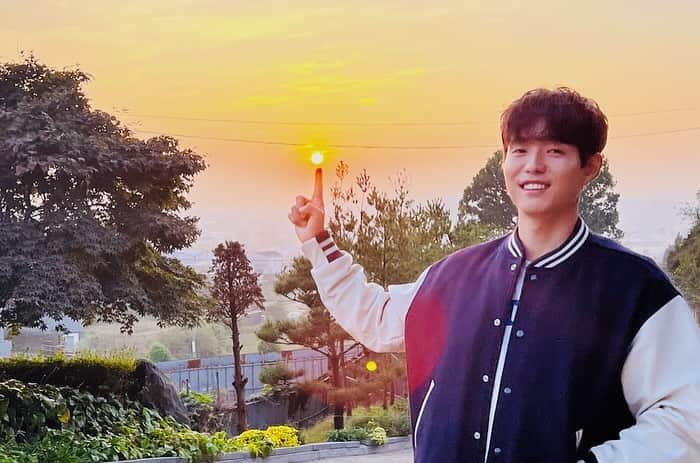 さんのインスタグラム写真 - (Instagram)「내일은 태양이 되게쮸? 🌞」10月10日 18時21分 - actor_hajun