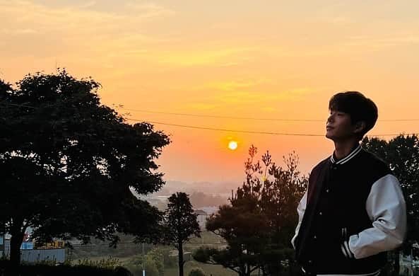 のインスタグラム：「내일은 태양이 되게쮸? 🌞」