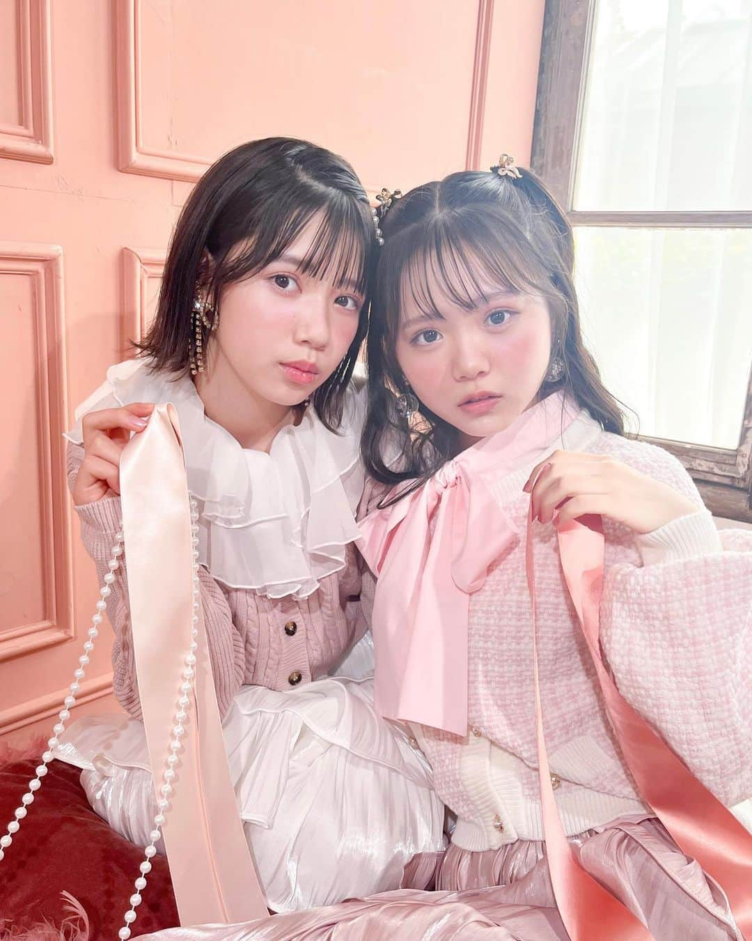 伊藤沙音さんのインスタグラム写真 - (伊藤沙音Instagram)「🧁🐰  ニコラ11月号shritaのオフショ🫶🏻  メインカットのふたばちゃんとのだよ🌱‬🎀  私はK♡LOVEMIXガーリーを紹介してるよ~！ 普段とちょっと違ったガーリーが見れるかも♡  誌面も是非チェックしてね！   #伊藤沙音  #小松崎ふたば ちゃん  #nicola #ニコラ11月号発売中   #shrita  #シュリータ #ヒカリメイク」10月10日 18時24分 - shannon_ito_official