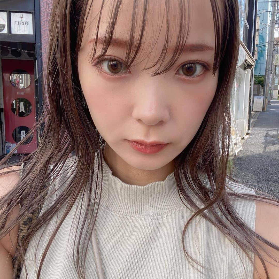 mimさんのインスタグラム写真 - (mimInstagram)「載せそびれていた前々回のネイルと  終わってしまった夏の思い出🍉🫶  ネイルはラメにグリーンのフレンチ ずーっとスクエアネイルから抜け出せてません❣️」10月10日 18時27分 - mim_11_11