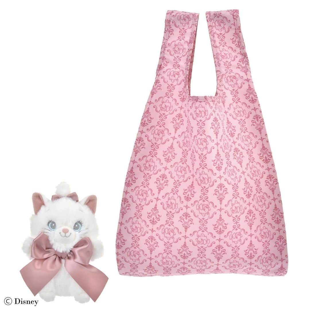maisondefleur_pressさんのインスタグラム写真 - (maisondefleur_pressInstagram)「. 【ディズニーストアとの共同企画商品】  ディズニーストアにて 10/13(fri)～順次販売開始！  ディズニー マリーとレディをモチーフにした コレクションが新登場🎀  ダブルリボントートバッグ、 リボンチャーム付きリュック、 グローブなどのファッションアイテムをはじめ、 ウォレットやパスケースなどの雑貨がラインナップ✨  トートバッグはオリジナルのジャカード織、 リュックやウォレットなどは型押しで さりげなくキャラクターを デザインしているところがポイント♪  大人っぽく、どんなコーディネートにも 取り入れやすいアイテムです👗  さらに、共同企画ならではの ディズニー マリーとレディの エコバッグ入りぬいぐるみキーチェーンもご用意！  大人可愛いピンクベージュや ブラウンを基調にした上品なデザインで、 秋のお出かけにぴったりのコレクションです🎀  ---------------------------  ○ディズニーフラッグシップ東京 ○ディズニーストア店舗 ○ディズニー公式オンラインストア ディズニーストア.jp 10/13（fri）～順次販売開始  ━━━━━━━━━━━━━━━ ☑ダブルリボンギャザートート ￥8,500 tax in　  ☑リュック ￥16,500 tax in  ☑グローブ ￥7,000 tax in  ☑ロングポーチ ￥5,000 tax in  ☑ミニウォレット ￥11,000 tax in  ☑パスケース ￥5,500 tax in  ☑タオルハンカチ ￥1,600 tax in . . #maisondefleur #メゾンドフルール #ダブルリボントートバッグ #disney #ディズニー #ディズニーコレクション #disneystorejp #ディズニーストア  #ディズニーフラッグシップ東京 #おしゃれキャット #わんわん物語 #ディズニーマリー #レディ #バッグ #トートバッグ #ジャカード #エンボス #リボン #ribbon #リュック #パスケース #カードケース #手袋 #グローブ #ポーチ #ハンカチ #タオルハンカチ #お出かけコーデ #大人かわいい #大人可愛い」10月10日 18時34分 - maisondefleur_press