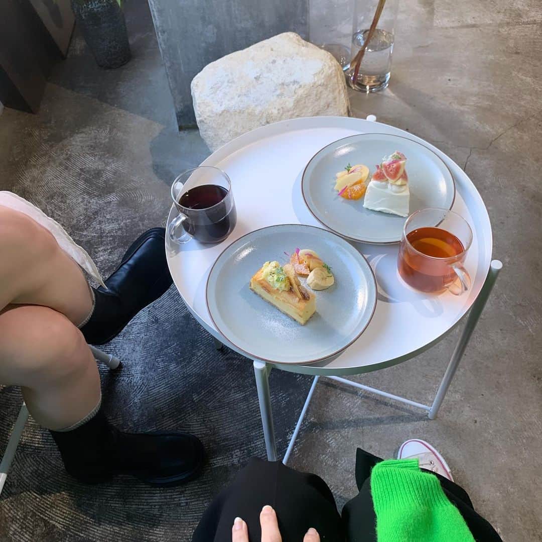 澤辺美香さんのインスタグラム写真 - (澤辺美香Instagram)「@cover_302   素敵な空間でお花とチーズケーキを🍰堪能させて頂きました！  @tachibanayui   何から何までありがとね♡ また自宅のお花変えたいタイミングで行かせて頂きます！」10月10日 18時37分 - mikasawabe