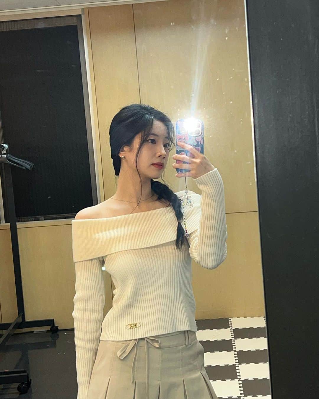 ダヒョンのインスタグラム：「🍁🍂」