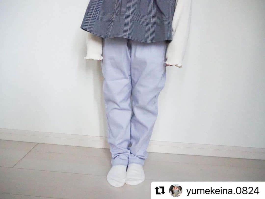 エフオーオンラインストア 子供服さんのインスタグラム写真 - (エフオーオンラインストア 子供服Instagram)「公式アンバサダーの@yumekeina.0824 さんに紹介していただきました♬ ありがとうございます⭐️ ・・・ @foonline  #foonline公式アンバサダー   トップスは  "グレンチェック・花柄ビスチェドッキングトップス" ( #V406063)  秋っぽいチェックが可愛い♡ ビスチェがドッキングしてるのでズレたりもなく 通学にも🙆‍♀️💕  ボトムスは  "ハートポケットきゅんpants" (#V421033 ) を着用してます♡  keinaとお揃い♡ 色違いで雰囲気変わる✨ ハートチャームと ポケットがハートになってて可愛い💕  yume/8y/着用size130cm #PR  #foonline_fokidsphoto #foonline #プロモーション #8歳#4歳 #2歳#女の子ママ #キッズモデル  #女の子コーデ #姉妹  #神戸ママ #男の子ママ #姉妹ママ#女の子ママ#こどものいる暮らし #関西ママ#姉弟#成長記録 #兵庫県#キッズモデル募集#お揃い#秋コーデ#新学期」10月10日 18時38分 - foonline