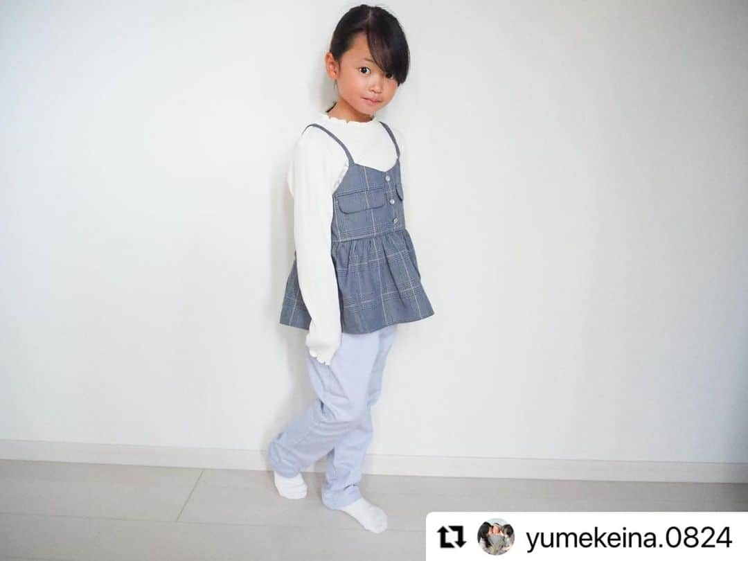 エフオーオンラインストア 子供服さんのインスタグラム写真 - (エフオーオンラインストア 子供服Instagram)「公式アンバサダーの@yumekeina.0824 さんに紹介していただきました♬ ありがとうございます⭐️ ・・・ @foonline  #foonline公式アンバサダー   トップスは  "グレンチェック・花柄ビスチェドッキングトップス" ( #V406063)  秋っぽいチェックが可愛い♡ ビスチェがドッキングしてるのでズレたりもなく 通学にも🙆‍♀️💕  ボトムスは  "ハートポケットきゅんpants" (#V421033 ) を着用してます♡  keinaとお揃い♡ 色違いで雰囲気変わる✨ ハートチャームと ポケットがハートになってて可愛い💕  yume/8y/着用size130cm #PR  #foonline_fokidsphoto #foonline #プロモーション #8歳#4歳 #2歳#女の子ママ #キッズモデル  #女の子コーデ #姉妹  #神戸ママ #男の子ママ #姉妹ママ#女の子ママ#こどものいる暮らし #関西ママ#姉弟#成長記録 #兵庫県#キッズモデル募集#お揃い#秋コーデ#新学期」10月10日 18時38分 - foonline