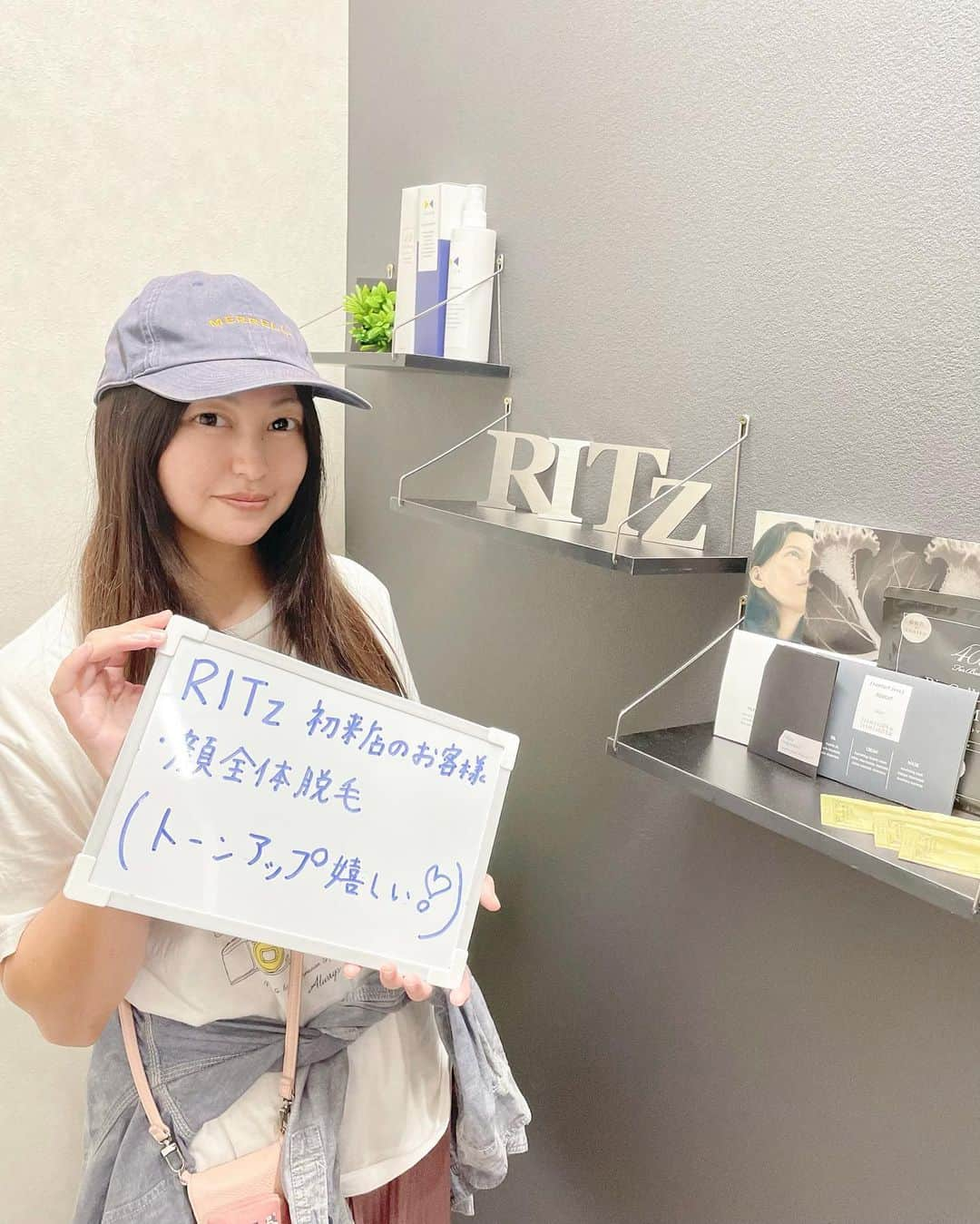 正田美里（みさみさ）さんのインスタグラム写真 - (正田美里（みさみさ）Instagram)「町田にある美肌脱毛サロン「RITz esthetic salon( @ritz_machida )」に行ってきました。  最新機器の脱毛機で、脱毛と一緒に美肌効果も期待出来るそうです!!  女性だけでなく、男性もオッケーだそうで、 男性の方も多く来られるみたいですよ🤭  最近は男性も美意識高いですよね！負けてられない（笑）  痛くないは勿論だけど、私はトーンアップが嬉しかったです✨  完全個室のプライベートサロンで、エステティシャンさんも優しいしとても安心でした。  帰ったとき、スッピンだったのに娘から「なんかママ綺麗!!」と言われて嬉しかった（笑）  PR @ritz_machida #リッツエステティックサロン #プライベート脱毛 #美肌サロン #脱毛サロン #美肌脱毛 #3歳児ママ #ママの時間  #美肌 #町田」10月10日 18時38分 - misamisaupiupi