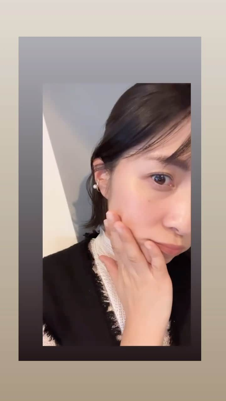 松木里菜のインスタグラム：「.｡･*. 年齢的に肌悩みは色々あるし簡単になかなかなくならないけど、 うるツヤはこれで手に入った✨✨🥰 メイクしてもツヤがわかることに感動🥺  たっぷりと幹細胞上清液入り美容液がはいっていて 全身に塗ってもまだ残るくらい！  肌はケアをした分こたえてくれるからしっかりケアの継続を頑張っていかないと👵♡  @reu_beauty   #reu #リユー #ご褒美マスク #幹細胞美容液 #PR」