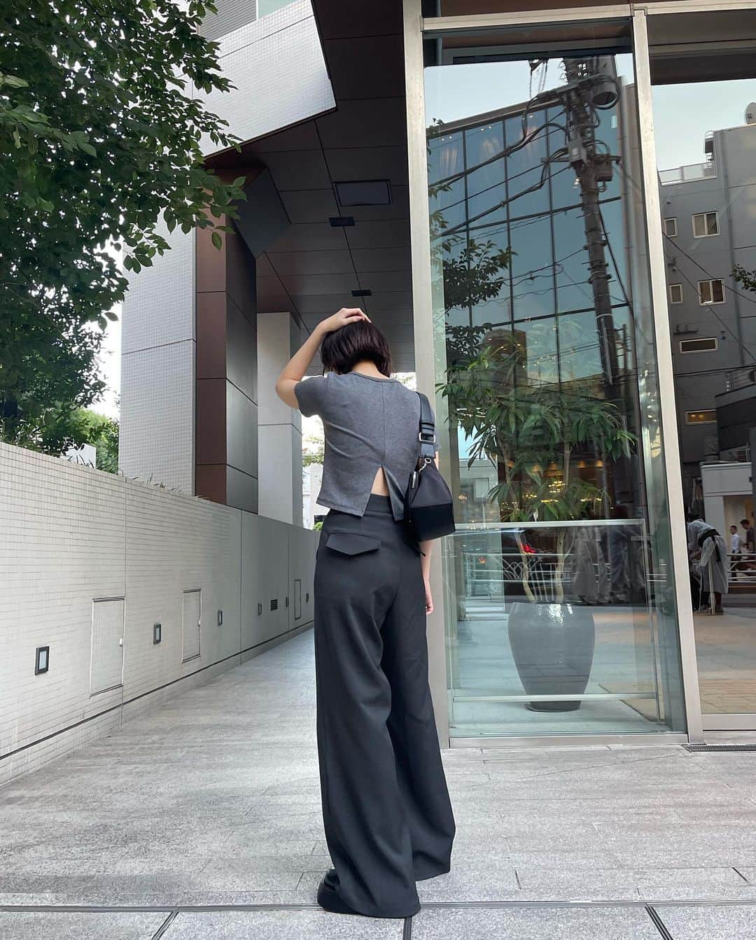 貴田理沙さんのインスタグラム写真 - (貴田理沙Instagram)「最近の通勤バッグとプライベートバッグ👜  通勤はpcがはいる大きいバックパックが欲しくて @gastonlugaに🫶 プライベートはラフに持てる ナイロンバッグ @nyunyu_seoul 🎱  お洋服は@ishi.lisalisaの秋の新作で 東京popupで初お目見えです！ 個人的にデニムのミニ丈セットアップ+ ブーツ+大きめバッグパックがツボ🤳  ------- @gastonluga 公式サイトで15%off ディスカウントコード: 　LISA25（12月13日まで有効） https://gastonluga.com/jp/ #GastonLuga #ガストンルーガ  #バックパック #Carryyourlifeeffortlessly #PR 送料無料になるみたい、よかったら使ってね！！」10月10日 18時49分 - _l2i5q