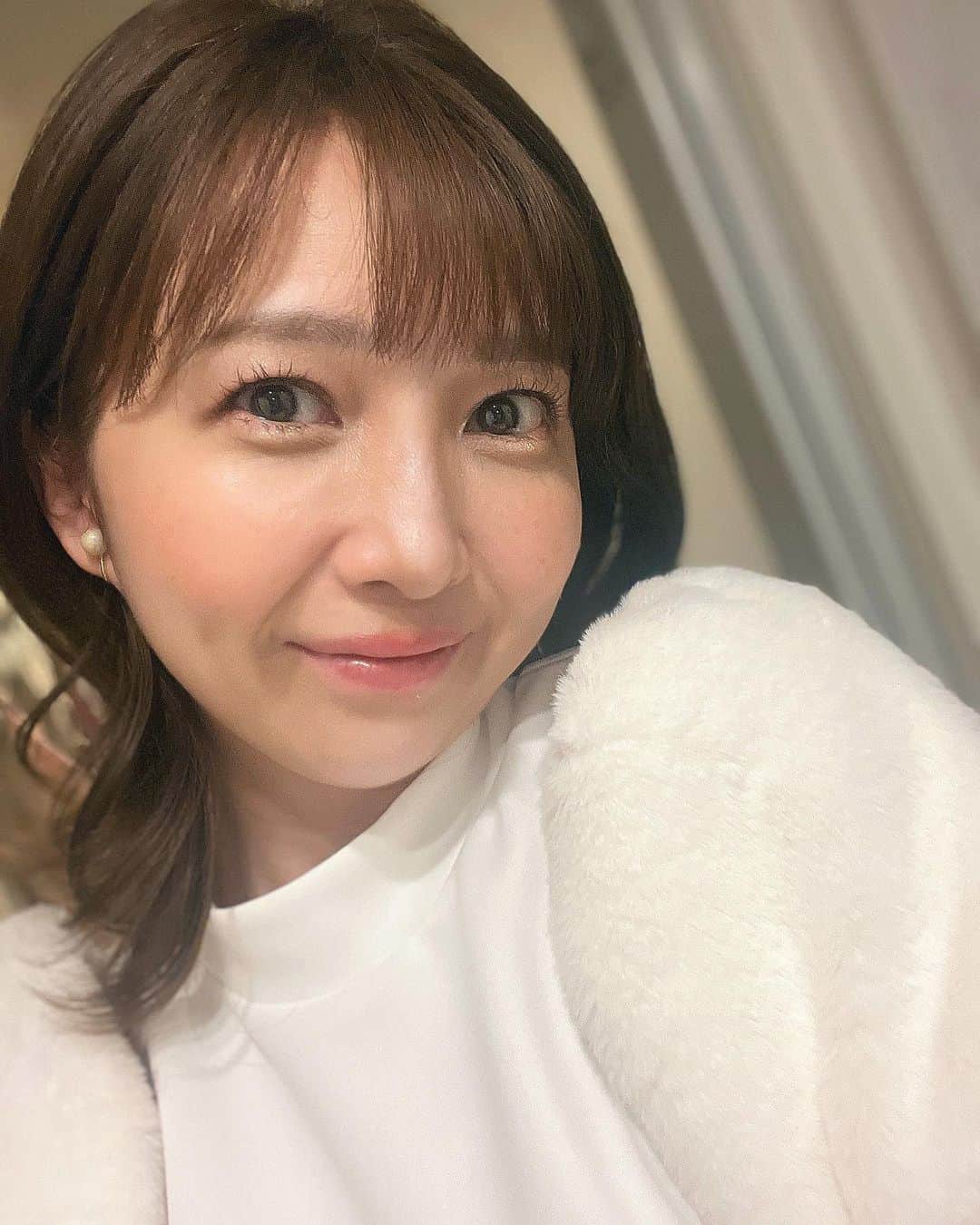 川口満里奈のインスタグラム：「. . 秋冬は寒くて暗くて彩りが少なくて苦手だけど 好きな服を着ればなんとか頑張れそう この袖ふわふわトップスたくさん着たいのに 半袖ももはや寒くなってきましたね🥲 . . #ootd #myu  #aw  #秋服  #アナウンサー #女子アナ」