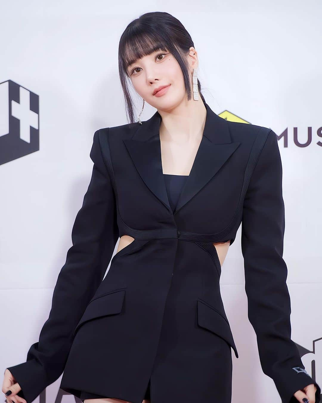 クォン・ウンビさんのインスタグラム写真 - (クォン・ウンビInstagram)「#EUNBI at TMA RED CARPET | 231010  #KWONEUNBI #권은비  #ウンビ #權恩妃」10月10日 18時41分 - kwoneunbi