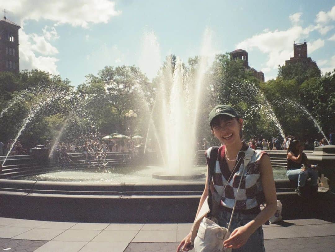 井桁弘恵さんのインスタグラム写真 - (井桁弘恵Instagram)「ナツノオモイデ。 今年の夏はおやすみをいただいて NYに一人旅へ🗽  一人で美術館行ったり、 ブロードウェイを見たり、 公園でベーグル食べたり。  そしてNYに住む先輩の柳さんにもお会いして 色んなところに連れて行っていただきました☺️  どこに行っても何を見ても刺激的で 旅の面白さを実感した数日でした。」10月10日 18時42分 - igetahiroe23
