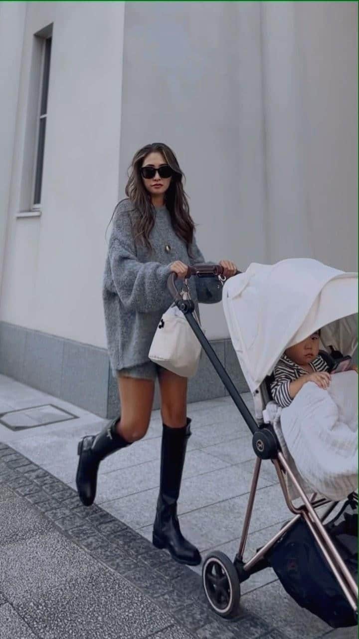 esutoreja_risaribonのインスタグラム：「セットアップ❣️ ニット生地はプードル🐩みたくクリクリちゃんです❣️ とても軽く暖かくチクチクしないので気持ちよく着れます❣️ トップスだけのコーデもしやすいニットで ショートパンツも使い道沢山ある商品です❣️  .  .」