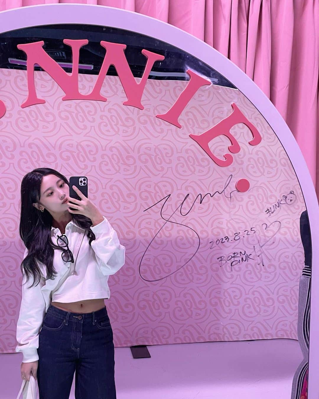 MISEIのインスタグラム：「最高に最強で可愛かった🥲💞 BLACKPINK皆のサインも見れたし幸せ空間でした😭💞 また日本に来てくれたら嬉しいな」