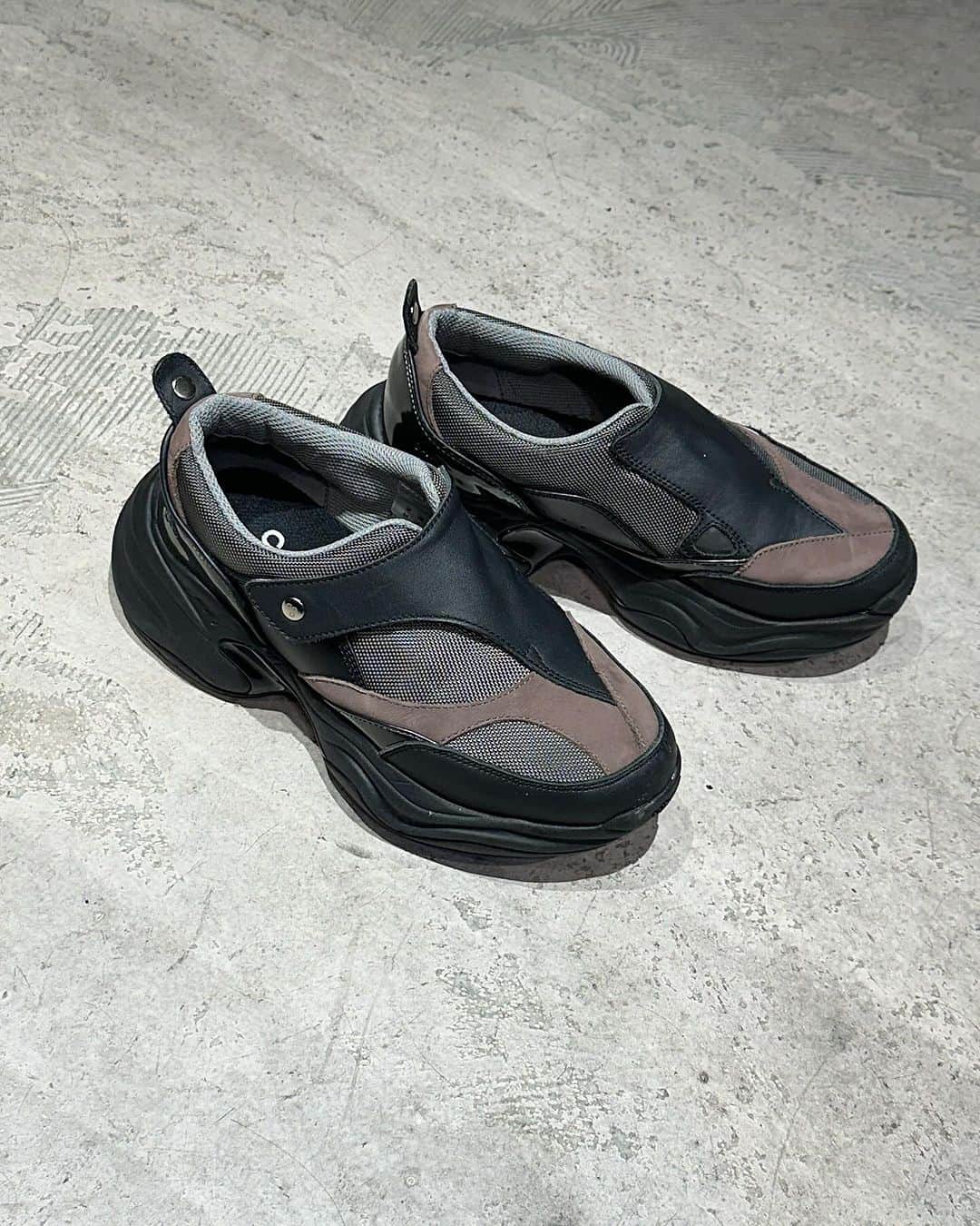 nanako itoさんのインスタグラム写真 - (nanako itoInstagram)「oaoのスニーカー👟 ソールが厚めでも重くないしクッション性があって1日立ち仕事でも足が疲れない。 デザインも機能性も◎で最近毎日履いてます✔️  2週間前に撮った写真。もうタンクトップ着れなーい🥶  #oao_footwear  #pr」10月10日 18時53分 - nanakoro