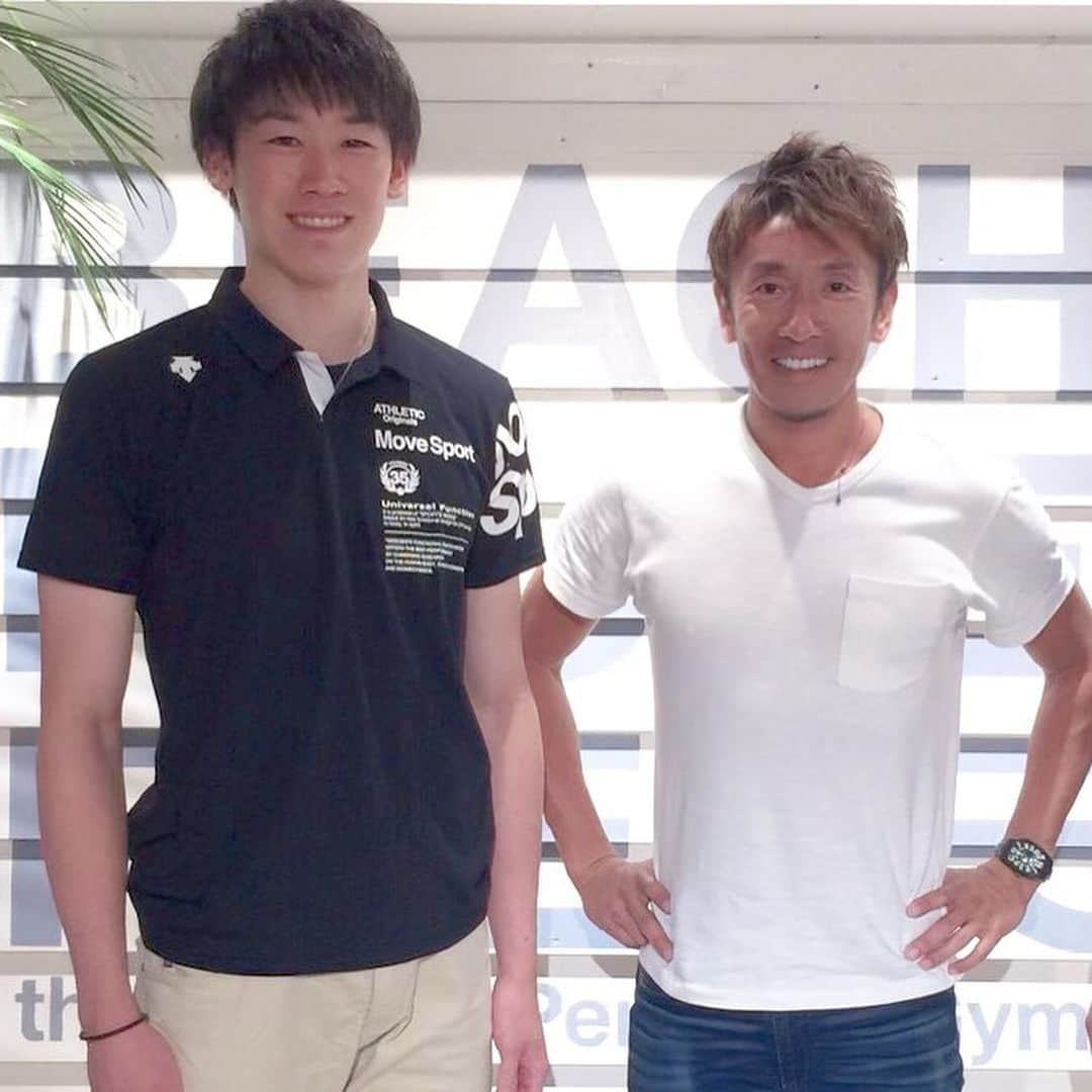 西村晃一さんのインスタグラム写真 - (西村晃一Instagram)「パリオリンピックを決めたインドア日本代表！ ほんとに今の日本🇯🇵は強い‼️ 技術＆メンタルだけではなく背負ってるものや誰かのためという目に見えない力も見えた本当に素晴らしいチームだと思いました。 石川祐希くんは、彼が大学生の時に相談を受けイタリアでプレーする一助を担わせてもらったのを思い出します。 その頃から志しが高く彼は世界を見ていました。 バレーボール一筋のピュアさ、冷静沈着、技術、判断、顔の良さ☺️など何をとっても一流でした。 こうして世界トップに駆け上がり本当にすごいなと今回のワールドカップを観て感動しました！ これからも楽しみに応援しています♪ そして自分自身もかなり昔ですが💦ワールドカップを経験させてもらい、その後ビーチバレーの道に進み、今尚達成できていない景色を見続けています！  今週は大阪グランフロントで大会。 来週は、清水カップ10/21.22. ジャパンツアー松山大会 10/27〜29. ジャパンツアー須磨大会 11/3〜5.  まだまだ頑張るぞ💪  @yuki_ishikawa_official  #インドア日本代表バレーボール  #男子バレー  #石川祐希 #w杯バレー2023  #パリ五輪出場決定  #おめでとう #西村晃一」10月10日 18時54分 - koichi.nishimura