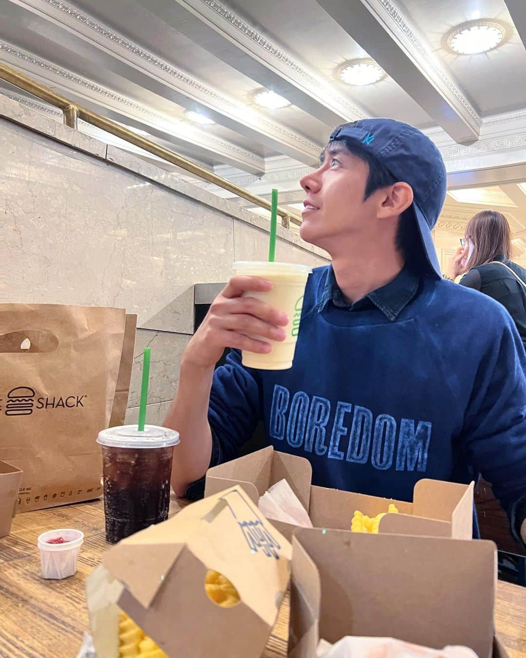 ファン・グァンヒさんのインスタグラム写真 - (ファン・グァンヒInstagram)「Grand Central 기차는 안타고 햄버거만 먹고왔어 🍔」10月10日 18時59分 - prince_kwanghee