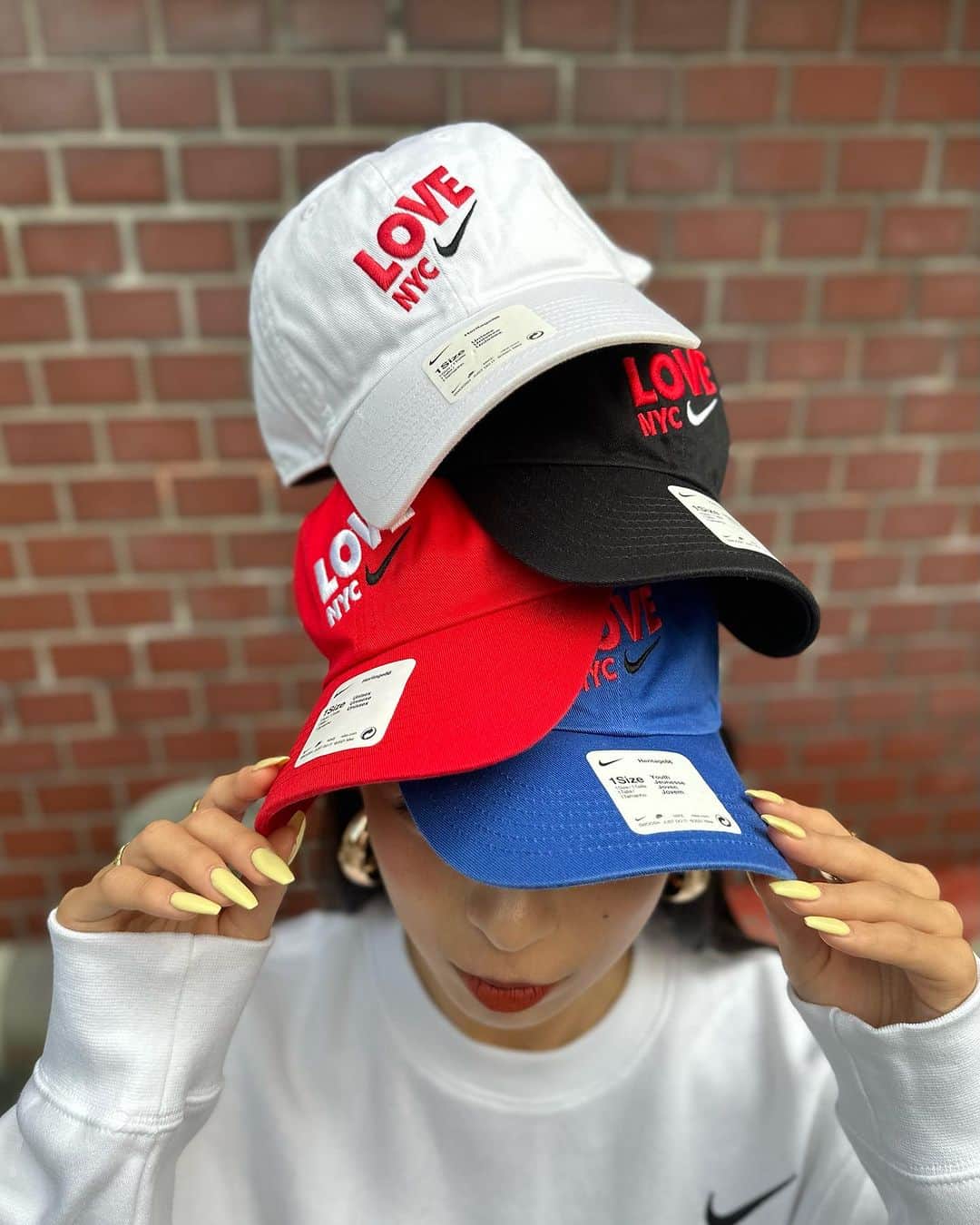 GROW AROUNDのインスタグラム：「#growaroundnewarrivals  NIKE NYC CAMPUS CAP  NY買い付け、NIKE NYC限定のCAPが入荷しました！！ 後ろがアジャスターのTWILL CAPなので女性にもオススメです!!」