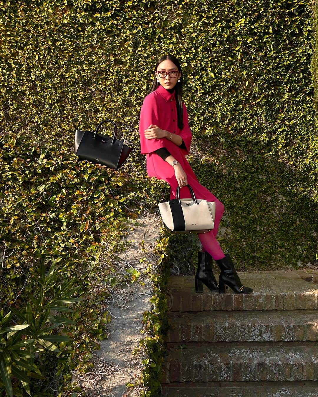 フルラのインスタグラム：「Experience the calm evoked by a 𝒢𝒾𝒶𝓇𝒹𝒾𝓃𝑜 𝒶𝓁𝓁’𝒾𝓉𝒶𝓁𝒾𝒶𝓃𝒶 with the latest Furla Genesi.  #ItalybyFurla #FurlaFW23」
