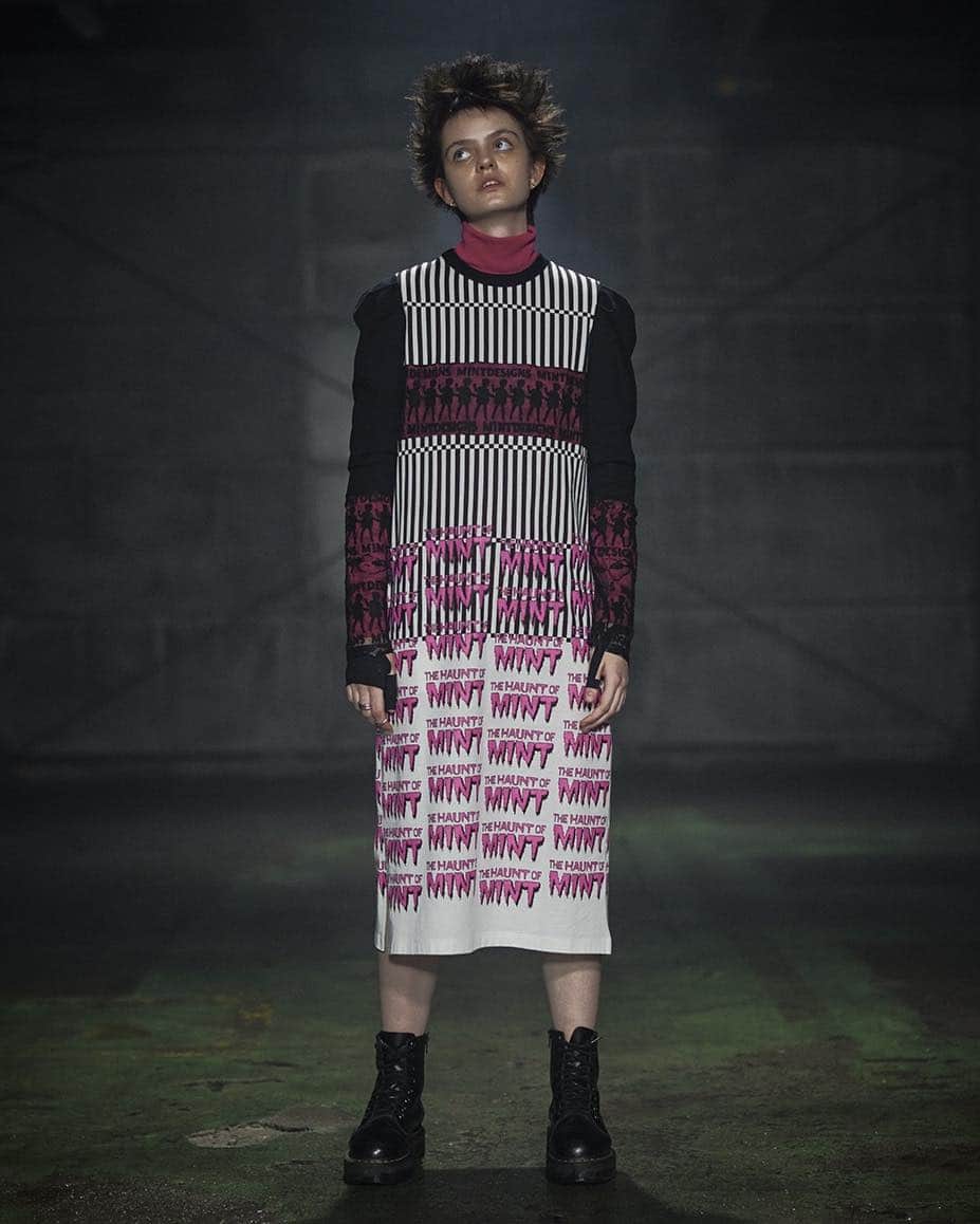 ミントデザインズのインスタグラム：「. -MIX PATTERN T-DRESS-  切り替えデザインの部分にオリジナルレースをたっぷり使用したカットソードレス。 レース部分からはインナーのカラーを透けさせて。 これからの季節は厚手ニットはもちろん、ドレス×ドレスの重ね着で個性的なスタイリングなどもお楽しみいただけます♪  #mintdesigns #ミントデザインズ #2023aw」