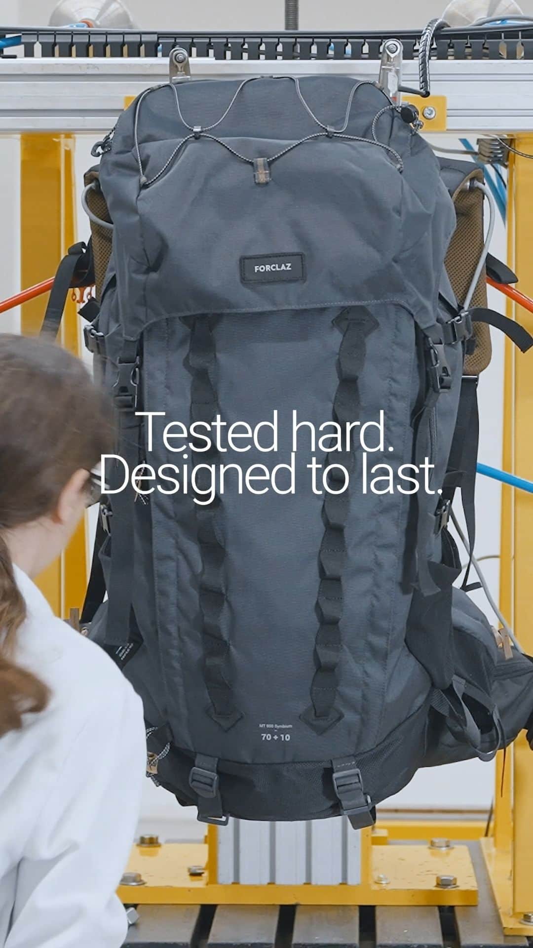 フランス発の総合スポーツ用品 Decathlon デカトロンのインスタグラム：「Tested Hard, Designed to Last  アドベンチャーを求めるあなたに  優れた耐久性を提供し、より信頼できるバックパックを実現させるため、数多くのテストを行い開発されたテクニカルなバックパック。  さぁ、次はどこへ？  #mybackpackmypartner #デカトロン #decathlonjapan #backpack #trailrunning #lhiking #trekking #lifestyle #multipurpose #multiuse #travelbag #sustainability #ecodesign #easyfit #トレラン #バックパック #リュック #バッグ #多機能 #多目的 #ギア #ライフスタイルアイテム #キャンプ用具 #キャンプ道具 #軽量バッグ #トラベルバッグ #サステナビリティ #エコデザイン"」