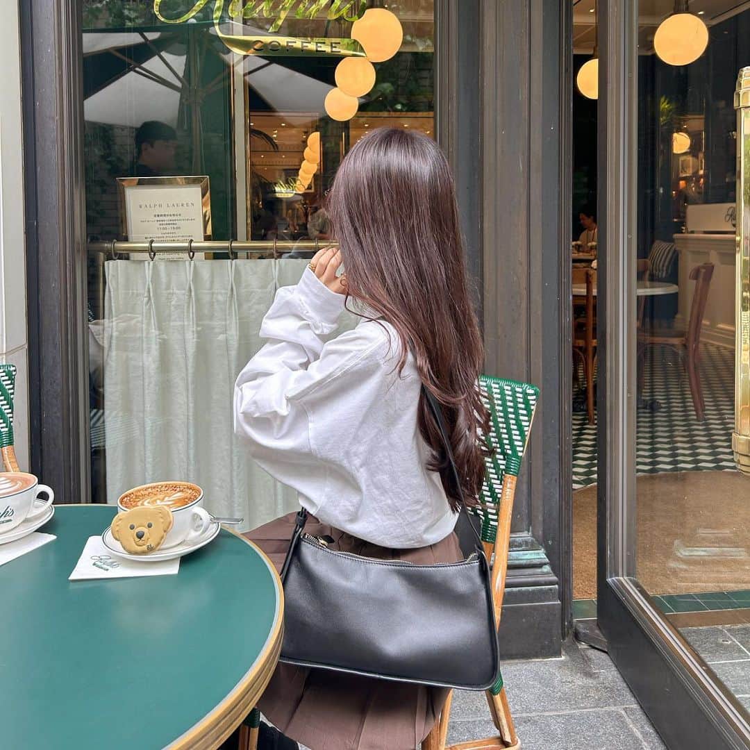 のインスタグラム：「︴𝑎𝑢𝑡𝑢𝑚𝑛  𝑐𝑜𝑜𝑟𝑑𝑖𝑛𝑎𝑡𝑒 🧦  秋のフレンチカジュアルコーデ🍂🤎 プリーツスカートあんまり履かなかったけど 最近可愛さに気づき始めてる👀💭  甘×甘にならないように上はロンTで合わせるの良い🙆🏻‍♀️ ミッキーちゃん可愛くて着てるだけで気分上がる🫶🏻🫶🏻  . . . #秋コーデ #フレンチガーリー #カジュアルフレンチ #カジュアルガーリー #ブーツコーデ #プリーツスカート #低身長コーデ #148cmコーデ #grl #グレイル」
