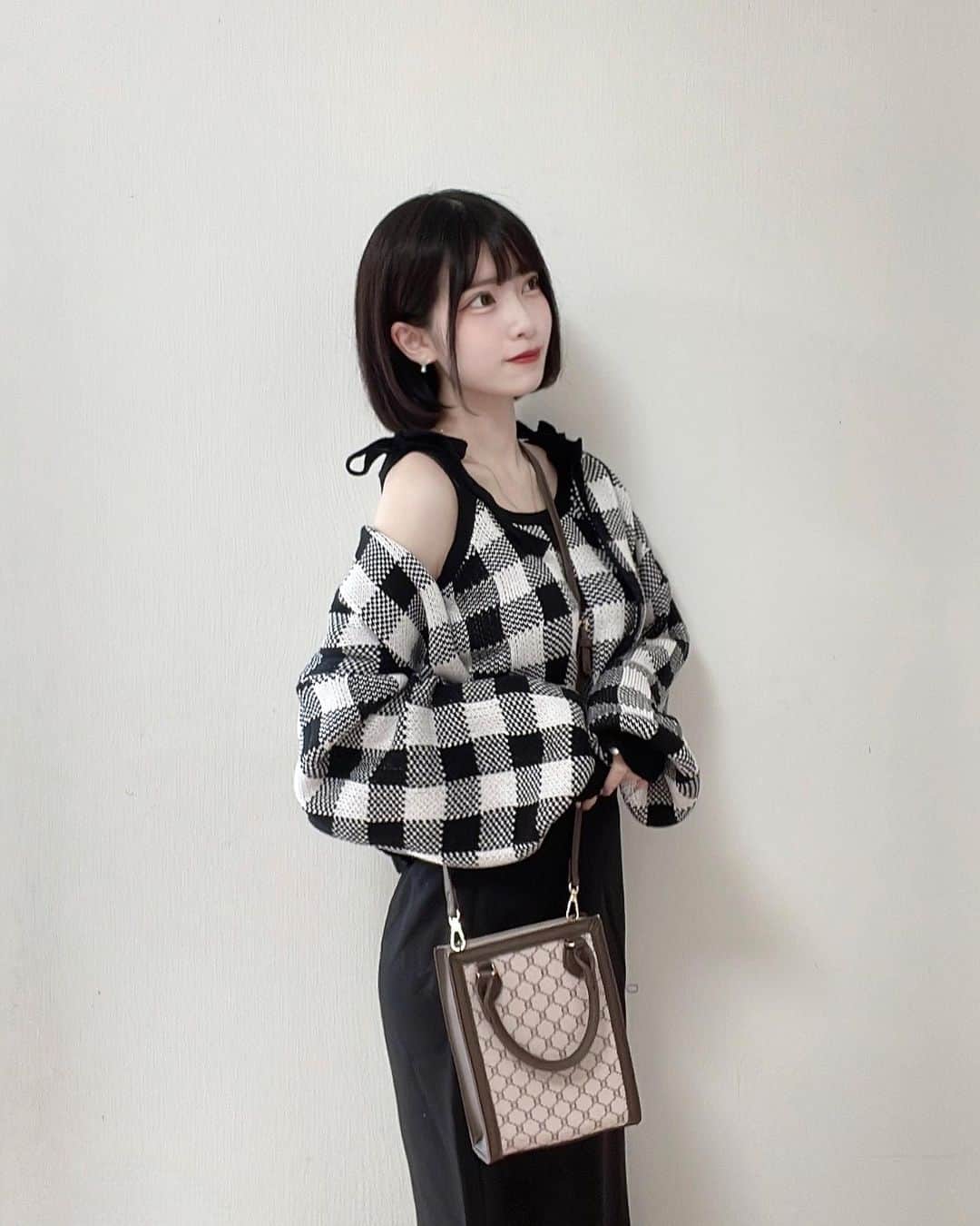 三野宮鈴のインスタグラム：「🤍🖤」