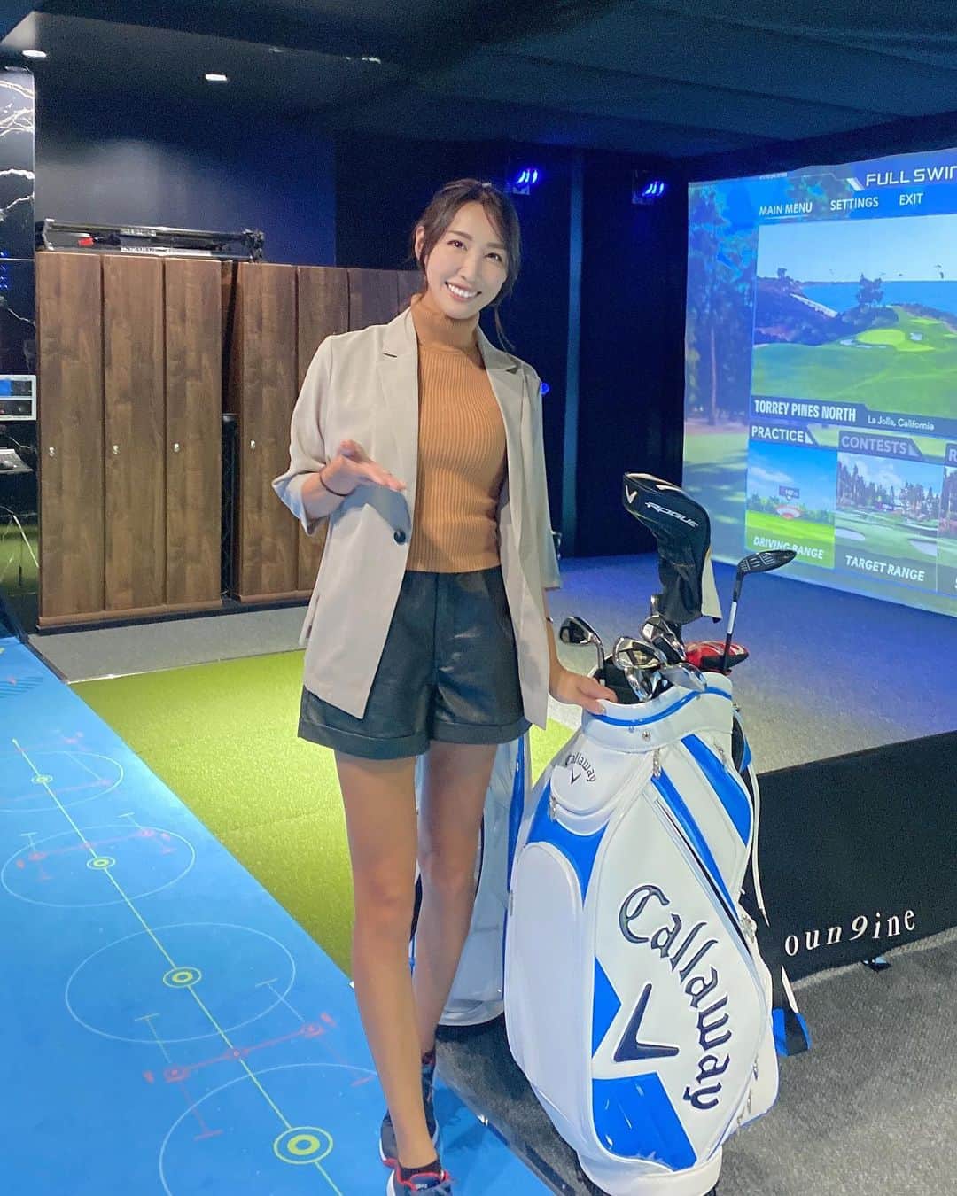 yurieのインスタグラム：「ラウンジナイン9で練習したよー😊❤️  店内綺麗だし、 場所によってはジャグジーついてたり、バーベキューできたり、ジムが着いてたり😳  練習だけじゃなく色々楽しめるとこ⛳️🍖♨️💪  #ラウンジ9  #loun9ine  #シュミレーションゴルフ　#ゴルフ練習　#ゴルフ女子　#ゴルフ男子」