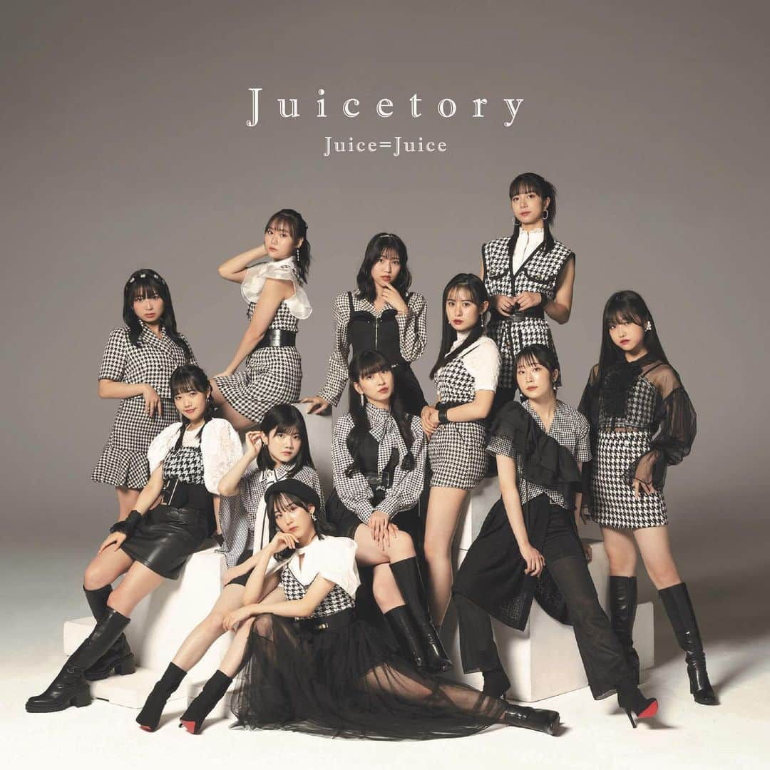 ハマ・オカモトのインスタグラム：「💿  明日発売のJuice=Juice結成10周年ベストセレクションアルバム「Juicetory」に収録されている 「ロマンスの途中(2023 10th Juice Ver.)」でベースを弾いています。  BSスカパー「フルコーラス」のMC時代、Juice=Juiceのメンバーたちにはとてもお世話になりました。 武道館で行われた番組イベントの際、「ロマンスの途中」をバンド演奏で歌う彼女たちの伴奏を務めたのも良い思い出です。 (ベースソロでメンバー全員に囲まれたり、宮本さんが曲の締めでジャンプしまくったり（笑）かなり前だけどはっきり覚えてる)  今回、10周年の記念アルバムに収録されるこのバージョンは、オリジナルを軸に全ての楽器を録りなおした新しいトラックになります。 歌ももちろん、現在のメンバーで歌い直されています。  素晴らしいメンバー(大先輩たち)で録音しました！ みなさま、ぜひお楽しみに！  「ロマンスの途中(2023 10th Juice Ver.)」  Guitars & Programming 鈴木俊介 Drums:小笠原拓海 Bass:ハマ・オカモト E.Piano:松本圭司 Trumpet:吉澤逢彥 Trombone:鹿討奏 Alto & Tenor Saxophone:竹上良成 Chorus:つんく♂,CHINO, 山尾正人」