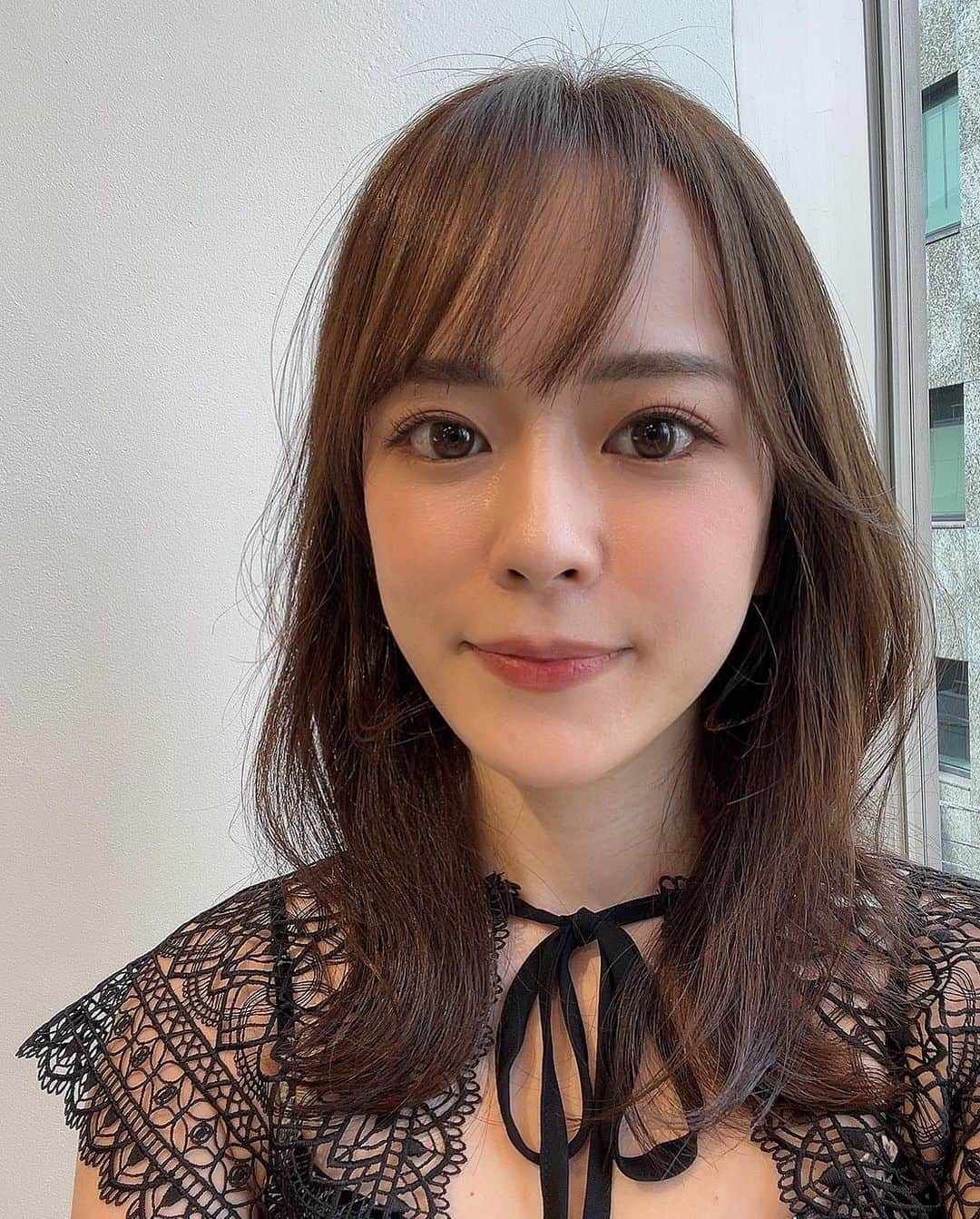 関根理紗さんのインスタグラム写真 - (関根理紗Instagram)「イメチェンしました💓 久しぶりの前髪ありですね💫  イメチェンは年１企画なんだけど 今回はエレノアトーキョーのとよしょーさんに やっていただきました✨  詳しくはYouTubeにのせてます！！  結構バッサリいったのでスッキリです💓 綺麗になったし好評で嬉しい💓 ありがとうございました！  #イメチェン　#エレノアトーキョー　#とよしょーさん」10月10日 19時09分 - sekine.risa