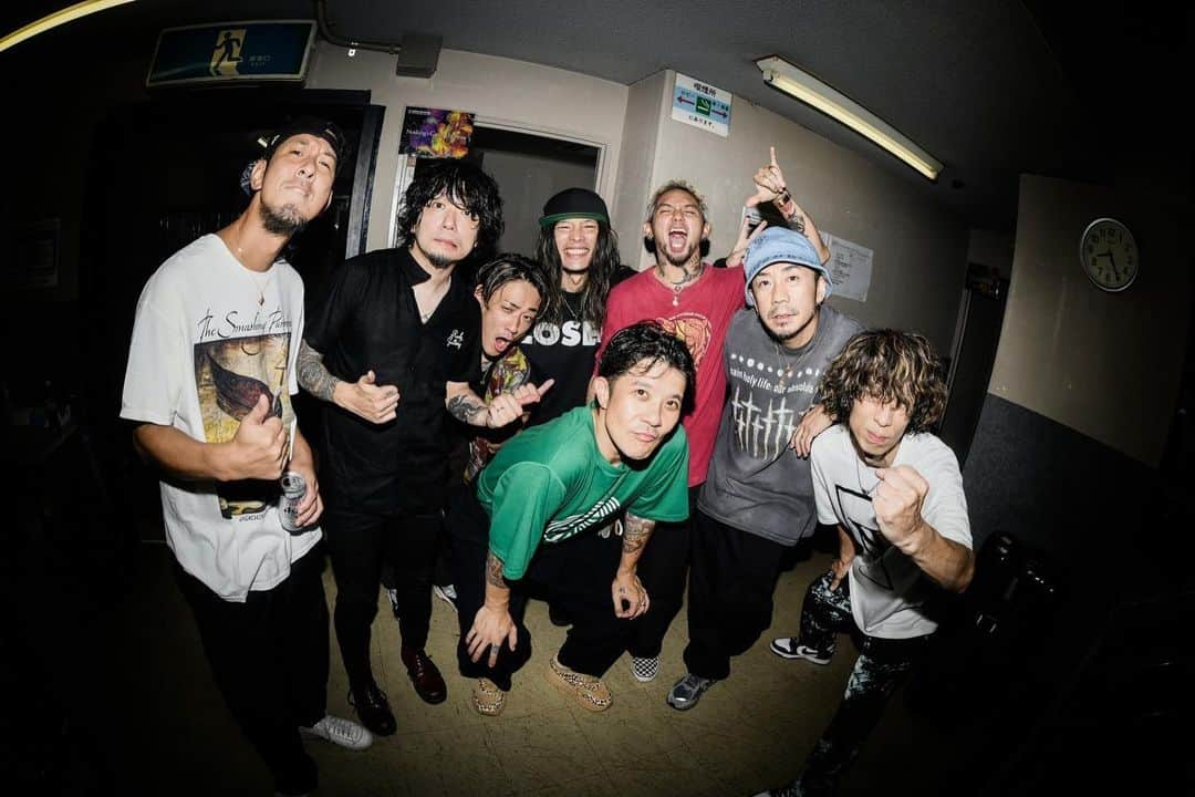 生形真一のインスタグラム：「Hand in Hand Tour再開、名古屋はThe BONEZと。 完全にボーンズのライブに触発されて俺らもゴリゴリのライブになりました。これだから対バンは面白い。 しかしボーンズ、全県ツアー真っ最中だけあって強烈な一体感とグループでした、本当にカッコよかった。 全8本の短いツアー、一本一本悔いのないように回ります。」