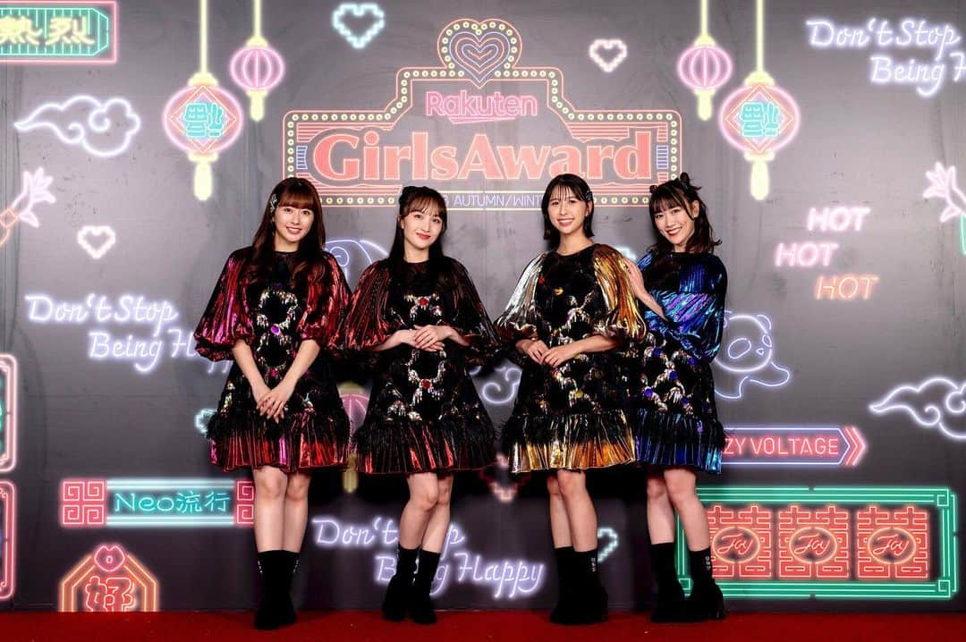 ガールズアワードさんのインスタグラム写真 - (ガールズアワードInstagram)「----------------------------------------------------- 🖤Rakuten GirlsAward 2023 AUTUMN/WINTER🖤 🎤アーティストによる #バックステージショット -----------------------------------------------------  ◆ももいろクローバーZ @mcz517_official   #RakutenGirlsAward2023AW #ガルアワ2023AW #GirlsAward #ガルアワ」10月10日 19時15分 - girlsaward_official