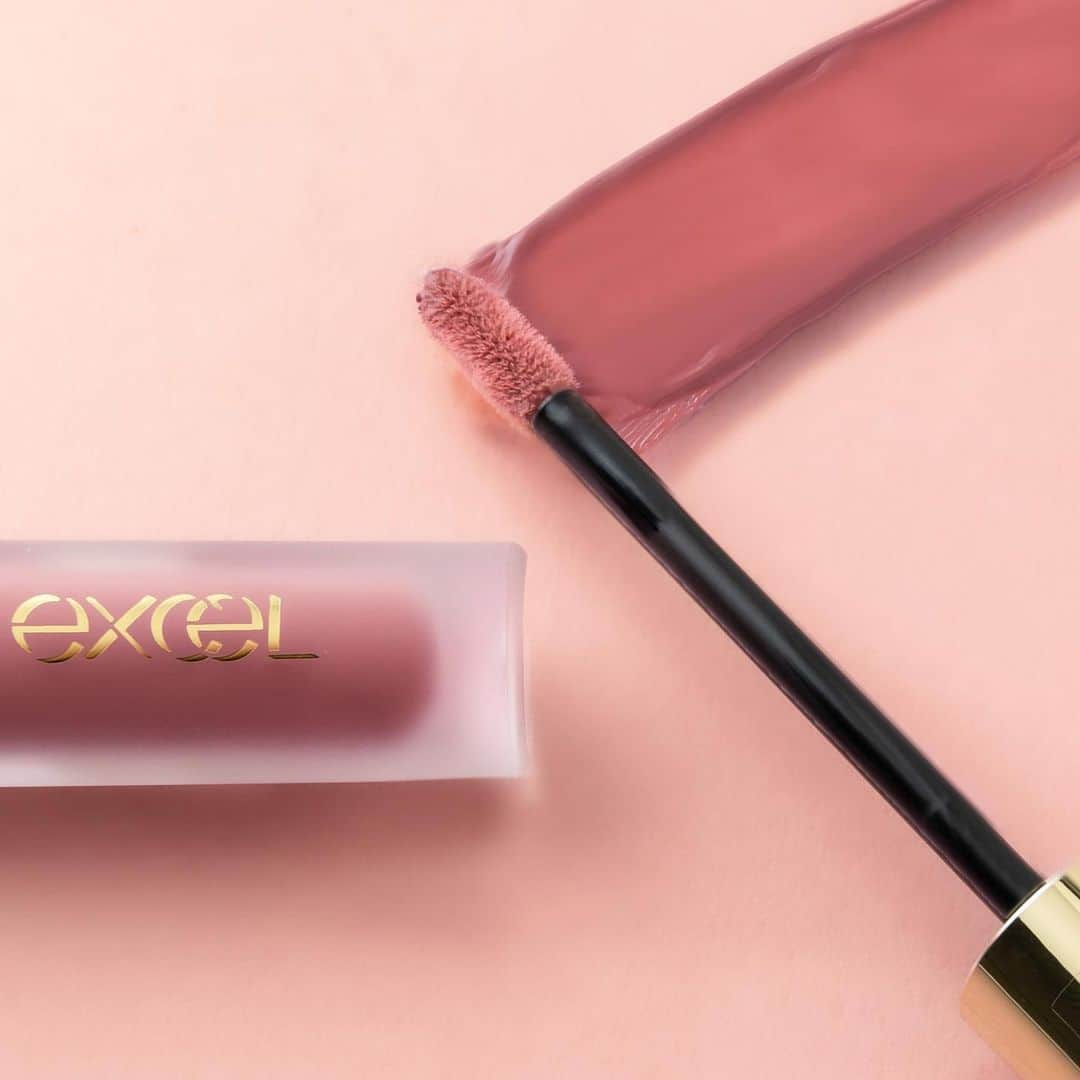 エクセルメイクのインスタグラム：「【excel AUTUMN COLLECTION】  〈公式オンラインショップ・アマゾンにて先行発売中！〉 しっとりベルベットのような濃密発色を叶える、 粉っぽさのない“レア感”マットリップから新色が登場。  LV11 ローズヒップ 可憐さと上品さを兼ね備えた、 甘すぎないヌード感のあるミルクティピンク。 絶妙なくすみ感と血色感で肌によくなじみ、 どんなカラーアイテムとの相性も抜群です。  マットなのにしっとり感のある極上の仕上がりを実現。 唇への密着力も高く長時間の色持ちも叶います。 試してみたい方は、コメント欄に"💄"で教えてください！  2023年10月17日(火)発売（※メーカー出荷） エクセル　リップベルベティスト　LV11 1,760円(税込)  ※10/17はメーカー出荷日のため、店頭での展開は10/21頃からとなります。  展開開始日は店舗の状況により異なります。  #excel #エクセル #エクセルメイク #リップ #リップベルベティスト #マットリップ #マットティント #リップティント #粘膜リップ #粘膜カラー #粘膜ピンク #ピンクリップ #おすすめリップ #デートメイク #オフィスメイク #ニュアンスカラー #秋リップ #秋コスメ #秋メイク #リップカラー #新作リップ #新作コスメ情報 #新作コスメ」