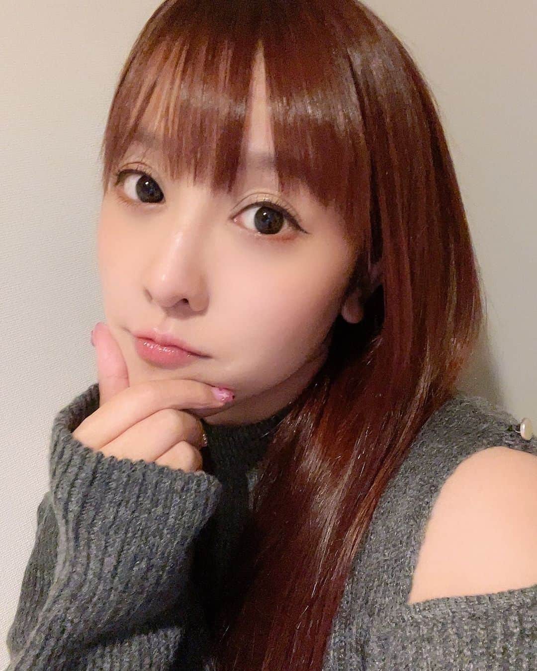 山本ひかるのインスタグラム：「秋だねえ🎃🍁🍄🌰 もうニット着れる嬉しい♥️ そして最近食欲が増してるのも秋だからかなぁ˚ ✩ ꒰ ɞ̴̶̷ ·̮ ɞ̴̶̷ ꒱ ｡  #autumn #🍁 #🍂 #季節 #ニット」