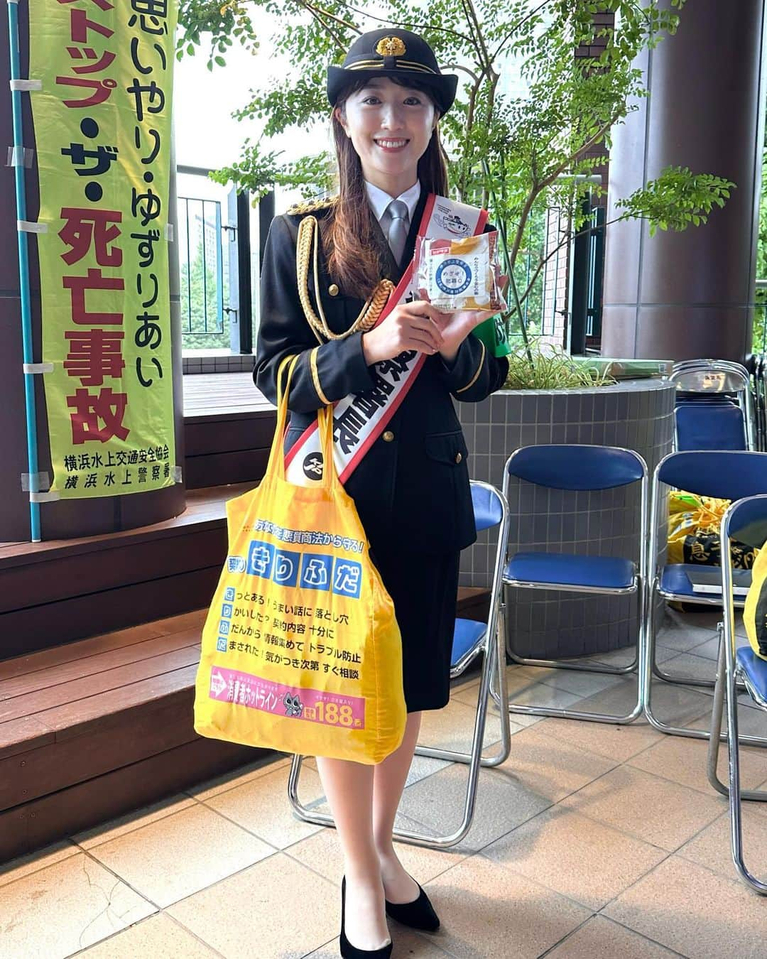 小山愛理さんのインスタグラム写真 - (小山愛理Instagram)「⁡ 昨日、10/9(月)横浜水上警察署にて一日警察署長を務めさせていただきました！ 犯罪ゼロへの協力を呼びかけさせていただきました👮🏻 地域の安全はぜひ地域で守りましょう ⁡ このような貴重な経験をさせていただいた横浜水上警察署のみなさま、本当にありがとうございました✨ ⁡ 水上警察署ということで8隻の船を所有し、日頃から神奈川の海の安全を守ってくれています！ 本当ならば船に乗ってパトロールさせていただく予定でしたが、雨天のため残念ながら決行ならず…とても悔やまれます😂 ⁡ 悪天候の中お越しくださったみなさん、足を止めてくださったみなさん、本当にありがとうございました✨ ⁡ ⁡ ⁡ #横浜水上警察#一日警察署長#みなとみらい#横浜」10月10日 19時17分 - koyama_airi