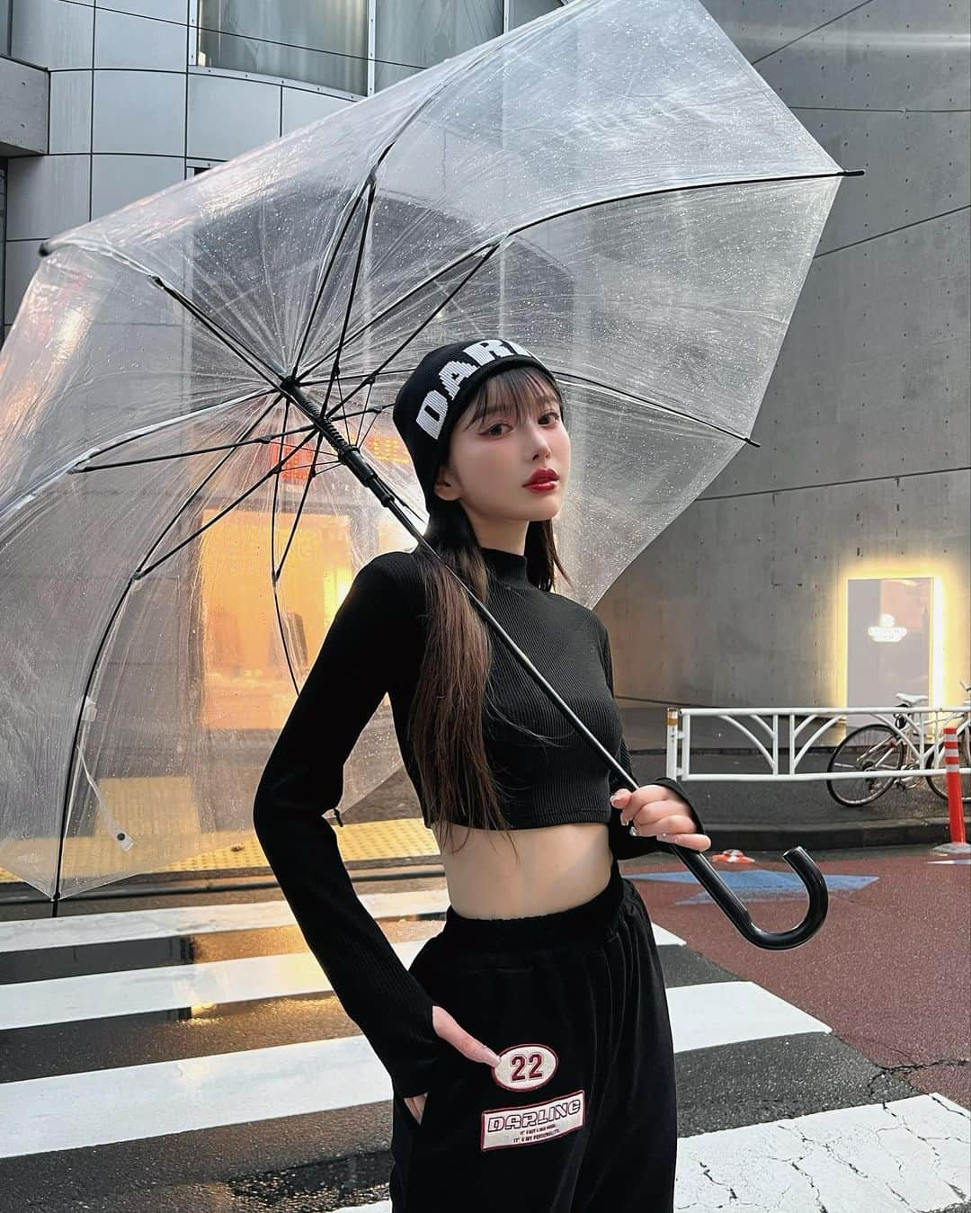 齊藤早紀さんのインスタグラム写真 - (齊藤早紀Instagram)「ノベルティのニット帽もおかわ。 雨の日とか、決まらない時に特に助かる。笑  秋冬はニット帽に頼りがち🔥  #darich#ダーリッチ#ダーリッチコーデ  #ニット帽#スウェットコーデ#スウェットパンツ」10月10日 19時20分 - saki__saito