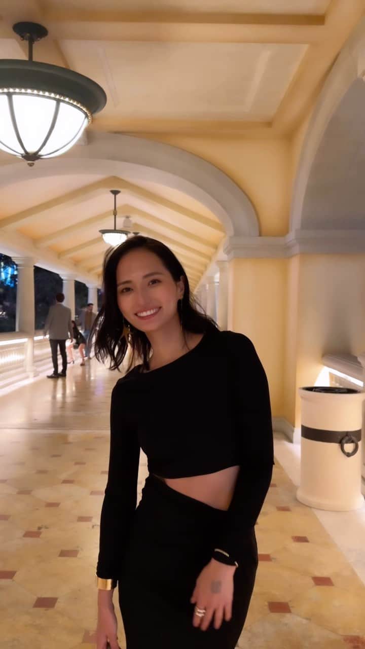 山賀琴子のインスタグラム：「タイトなワンピースも好き🖤」