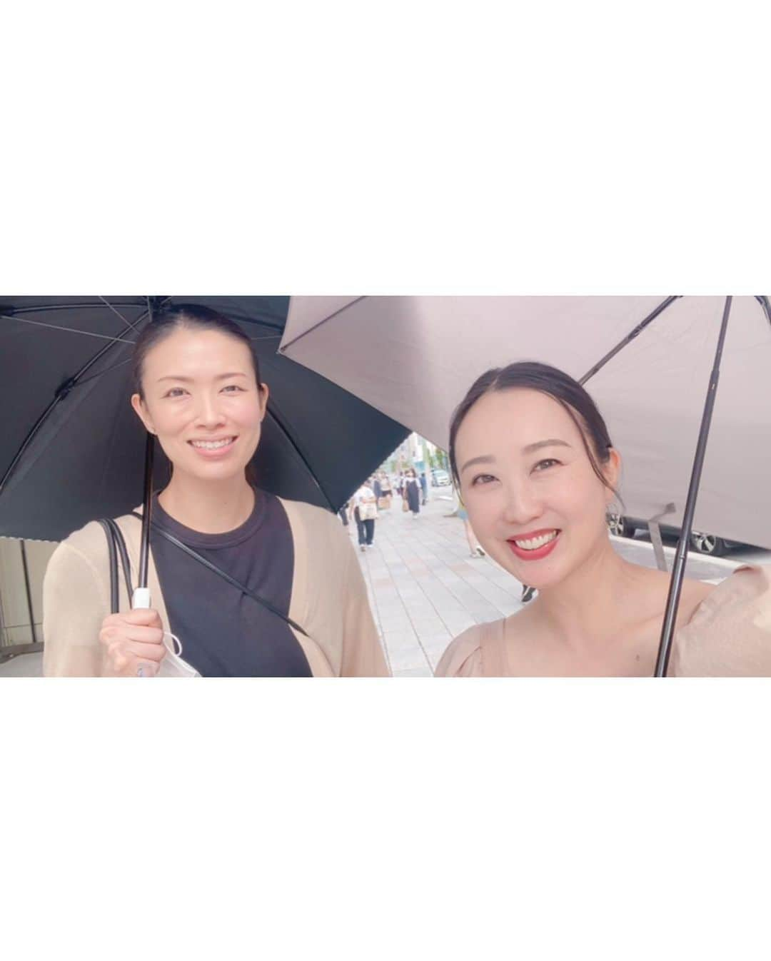 酒向杏奈さんのインスタグラム写真 - (酒向杏奈Instagram)「. 11月の【Well-being Class Vol.2】は💡 初めての\\コラボレッスン♪//を開催します🤗 . 『心も体も深呼吸🌿 "ピラティス×マインドセット"で 自分を0ベースから見つめ直す時間』 . 今回は元宝塚歌劇団で85期として同期だった男役・十輝いりすと女役・花帆杏奈の2人でコラボ講座を開催します！ . 誰かとコラボする講座は初めて⁈で私もどんな楽しい会になるのかニヤニヤが止まりません😆♪ 同期一と言っても過言ではない癒し系のまさこ(十輝いりす)クールな見た目とのギャップは直接会った人にはわかって頂けるはず💨 . きっと懐かしい話も自然とたくさん飛び出てくると思います😂 . 宝塚で培ったこと、人生で培ったこと… 決して綺麗なところばかりではなく"人間味"ある部分も2人の全てを詰め込んで楽しい2時間にしたいと思っておりますので♪ . \\ 心も身体も深呼吸して笑顔になりたい方//はぜひご参加ください🌿 お待ちしております♪ . ＊＊＊＊＊＊＊＊＊＊＊＊＊＊＊＊＊＊＊ . ☆プログラム☆ . 《ピラティスで身呼吸》50min . メンタル的にも身体を適度に動かすことはセロトニンを分泌させるためにも必要と言われています。 . 気持ち良い空間で、呼吸法も教わりながら、自分の身体と向き合ってみませんか？ 慌ただしい毎日の中、自分の身体を労る時間を後回しにしてしまった経験が私もあります。 . 今回は宝塚で男役を17年間やっていた同期の十輝いりすが、長い間ハードな宝塚の舞台で健康を保ってきた秘訣をピラティスというツールに詰め込んで伝えてくれます。 それだけではなく、彼女の落ち着いた雰囲気と声で癒されること間違い無しです！ . . 《マインドセットで心呼吸》55min . 沢山のワークを通して"自分の心の奥底にある声"を聞いていきましょう！ "心の健康"をチェックしながら、とことん自分の内面と向き合って頂く時間を作ります。 . ①「心の健康チェック！」 自分の心の状態を知るワークをした上で、感情の正しい扱い方を実例を使いながら伝授。"あの時自分はどうすれば良かったのか"というとこまで落とし込んで日々の生活で実践できるようにして頂きます。 . ② 「幸福度チェック！」 もっと感じられるはずの幸せを逃してしませんか？日本という恵まれた環境の中でどこにフォーカスするかで幸福度が変わってきます。どんな環境でも心の健康がキープできる強さを手に入れましょう！ . ③ 「自分の心のニーズを知ろう！」 自分の中の優先順位の高いニーズを探ること、また他者のニーズへの理解が深まることで、日々のストレスを軽減するだけではなく円滑なコミュニケーションが取れるようになります。 . ④「理想の生活までの道のりチェック！」 今の自分でもできる制限がある範囲の理想ではなく、心からの理想の生活を書き出すワーク。 そして、そこから現在の毎日の行動は"その理想の生活に繋がってるのか"見ています。 理性は置いて本心の理想の生活を明確にするところから！ . 今週【10/12(木)12:00pm〜】お申し込み開始します‼️ . ピラティスが初めてという方も大歓迎です🧘‍♀️ ヨガマットをお持ちの方はご持参ください♪ . 今回のウェルビーイングclassも"心の健康"を保つことが目的です✨ . 忙しさに追われて身体も心もガチガチな方... 最近、地に足が着いていないと感じる方... 将来に漠然とした不安がある方... 身体を動かしたいけど何からして良いのかわからない方... . 理想の自分に向かって、正しく歩けているかをチェックしたい方！ 自分への理解、他人への理解、両方深めたい方！ 心を柔らかくして毎日笑顔で過ごしたい方！ . . こんな方は是非お越しください。 お待ちしております🤗💗 . . ＊＊＊＊＊＊＊＊＊＊＊＊＊＊＊＊＊＊ . 【日時】 11/18(土)13:00〜15:00 . 【場所】 サロンドシアン 代々木上原駅徒歩3分 . 【参加費】 ¥9.500(税込) . 【募集人数】 限定12名様(先着順) . #ピラティス #マインドセット #ウェルビーイングクラス #vol2 #11/18(土)開催 #元宝塚歌劇団 #十輝いりす #花帆杏奈 #85期 #10/12(木)お申込みスタート‼️ #限定12名様 #ラストの写真見てください😆」10月10日 19時32分 - annacotta715