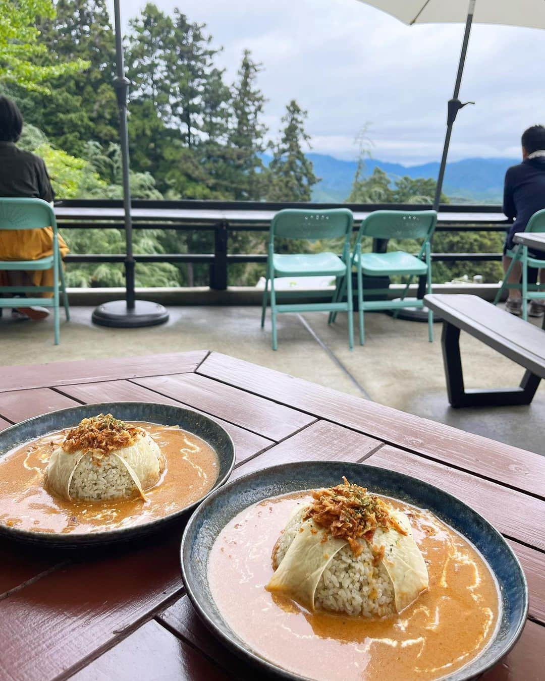 吉田沙弥香のインスタグラム：「🏷️ほんたき寺巣☕️ . 山の丘にあって 景色も空気も透き通ってる テラス席でランチした☁️♡ . #ほんたき寺巣  #ほんたき山のカフェ」