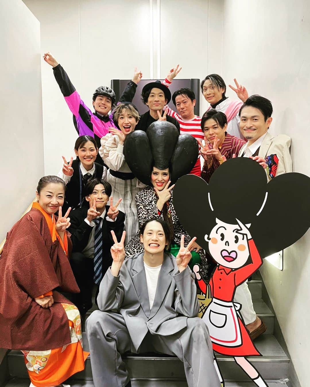 加藤良輔さんのインスタグラム写真 - (加藤良輔Instagram)「⁡ ⁡ ⁡ ⁡ ホチキス第47回本公演 「明後日のガラパゴス」 ⁡ 全公演終了‼️ ありがとうございました！！ ⁡ 表も裏も、キャストもスタッフさんも走り回るSTYLE❗️ カンパニー全員！そして応援してくれるみんなと一緒に最後まで走り切る事ができました^ ^ ⁡ 感謝⭐️ ⁡ また新たな景色を見る事ができました。 ⁡ 最高にシビれるアサガラ期間！！  シンプルにね❗️みんながハッピーSTYLEだったら嬉しい😁 ⁡ ⁡ 劇場に送っていただいた祝い花🌸 お手紙✉️ プレゼント🎁 ありがとうございます！！ ⁡ ⁡ ⁡ #アサガラ ⁡ ⁡ ⁡ ⁡」10月10日 19時30分 - ryo_suke_rsk